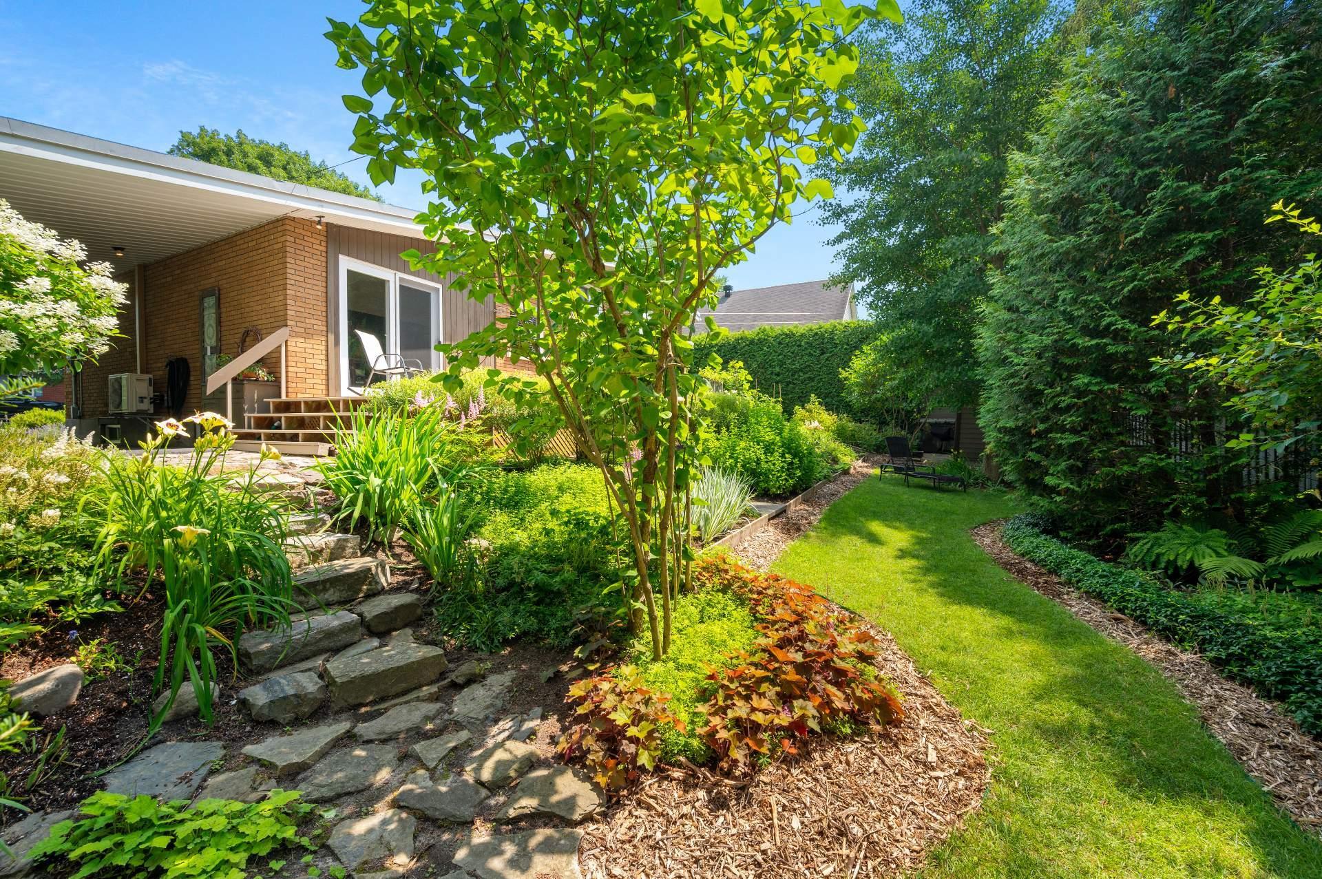 









472


Rue du Prince-Edward

,
Otterburn Park,




QC
J3H1W4

