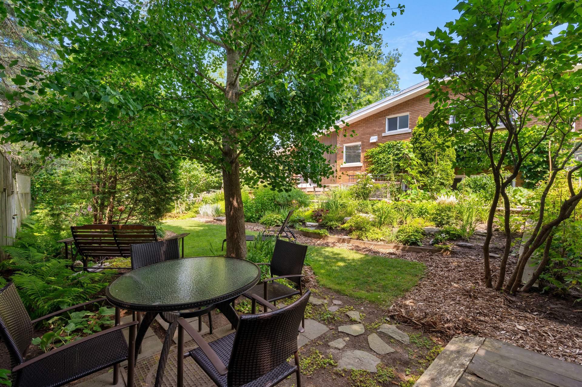









472


Rue du Prince-Edward

,
Otterburn Park,




QC
J3H1W4

