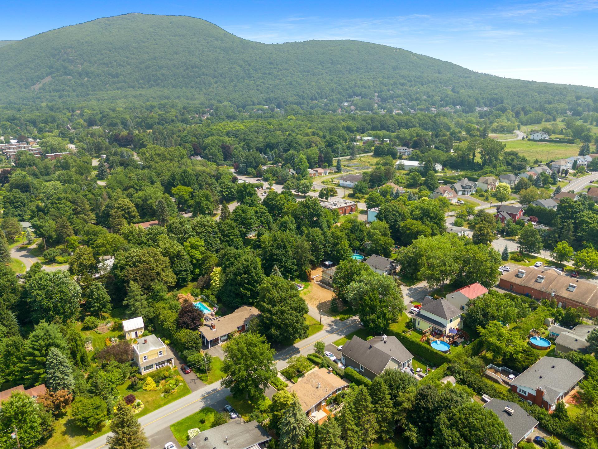 









472


Rue du Prince-Edward

,
Otterburn Park,




QC
J3H1W4

