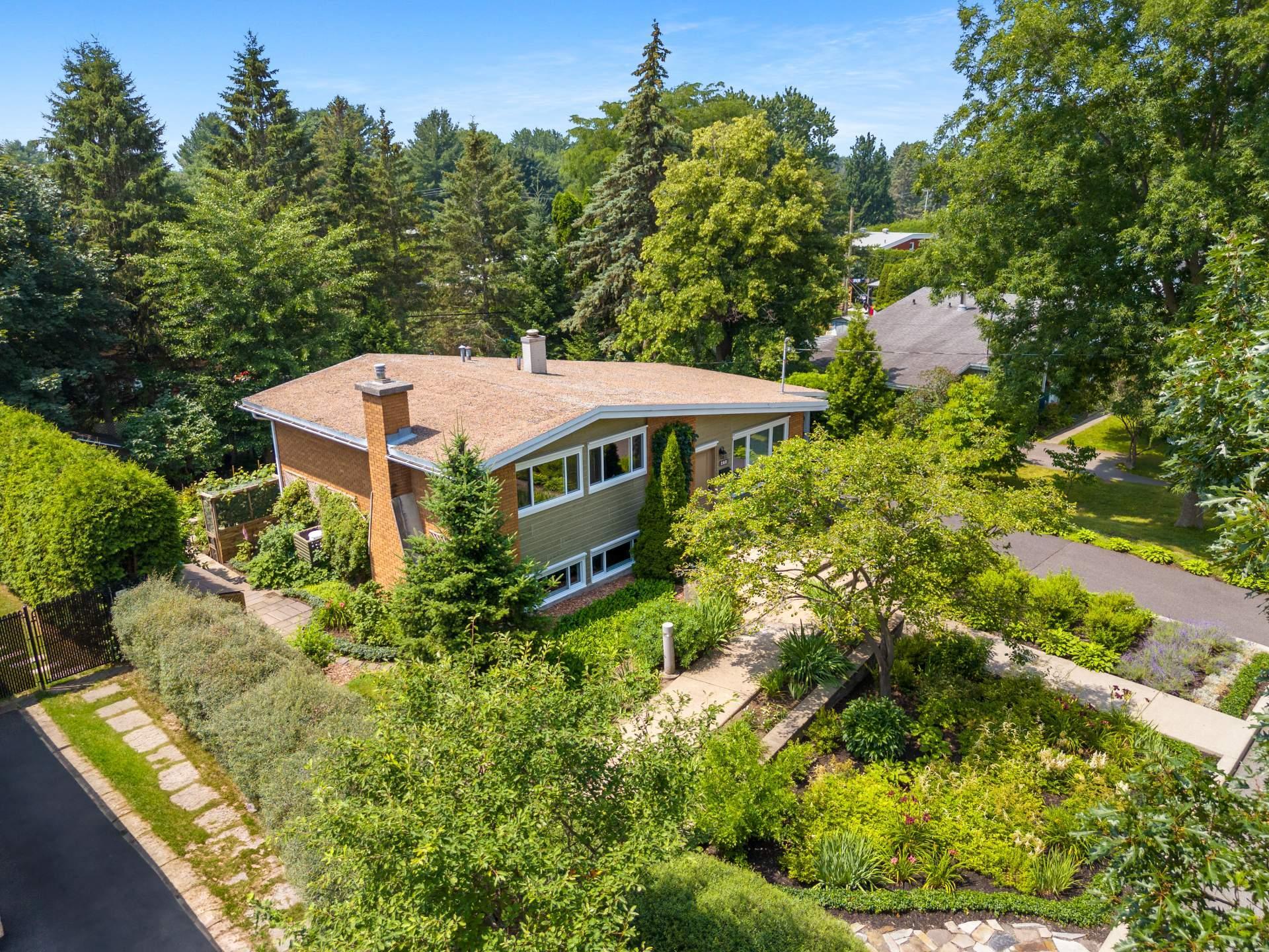 









472


Rue du Prince-Edward

,
Otterburn Park,




QC
J3H1W4

