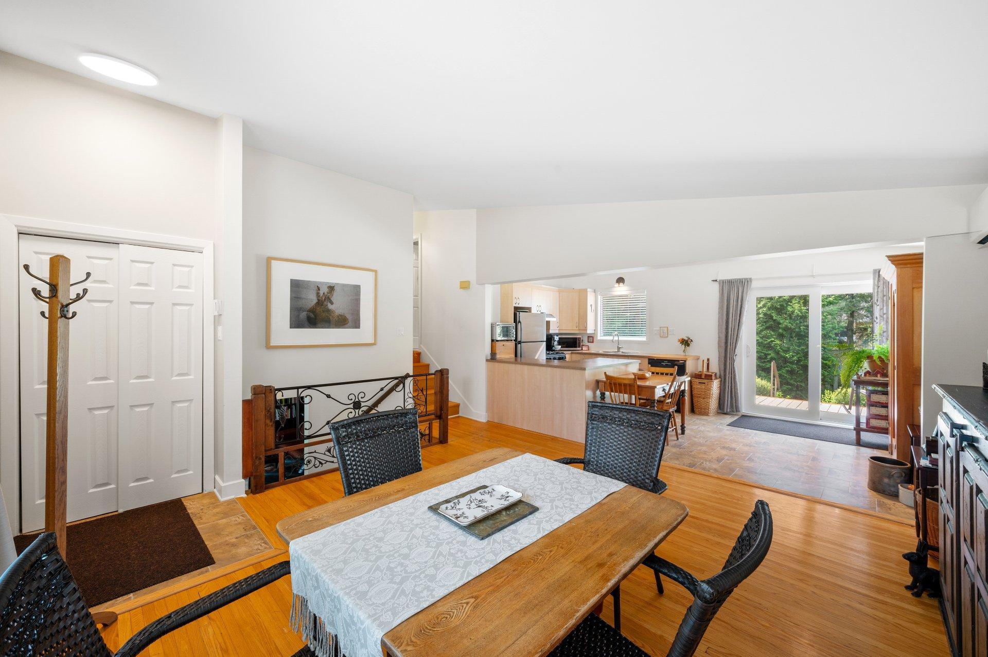 









472


Rue du Prince-Edward

,
Otterburn Park,




QC
J3H1W4

