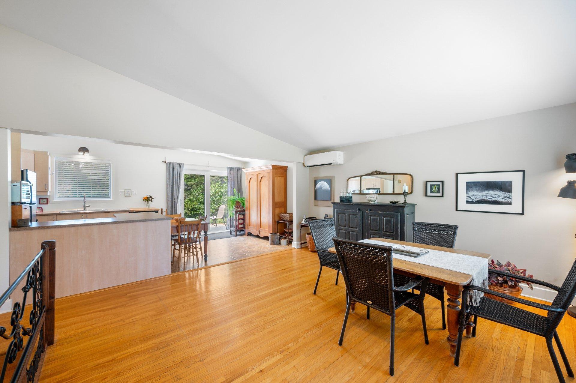 









472


Rue du Prince-Edward

,
Otterburn Park,




QC
J3H1W4


