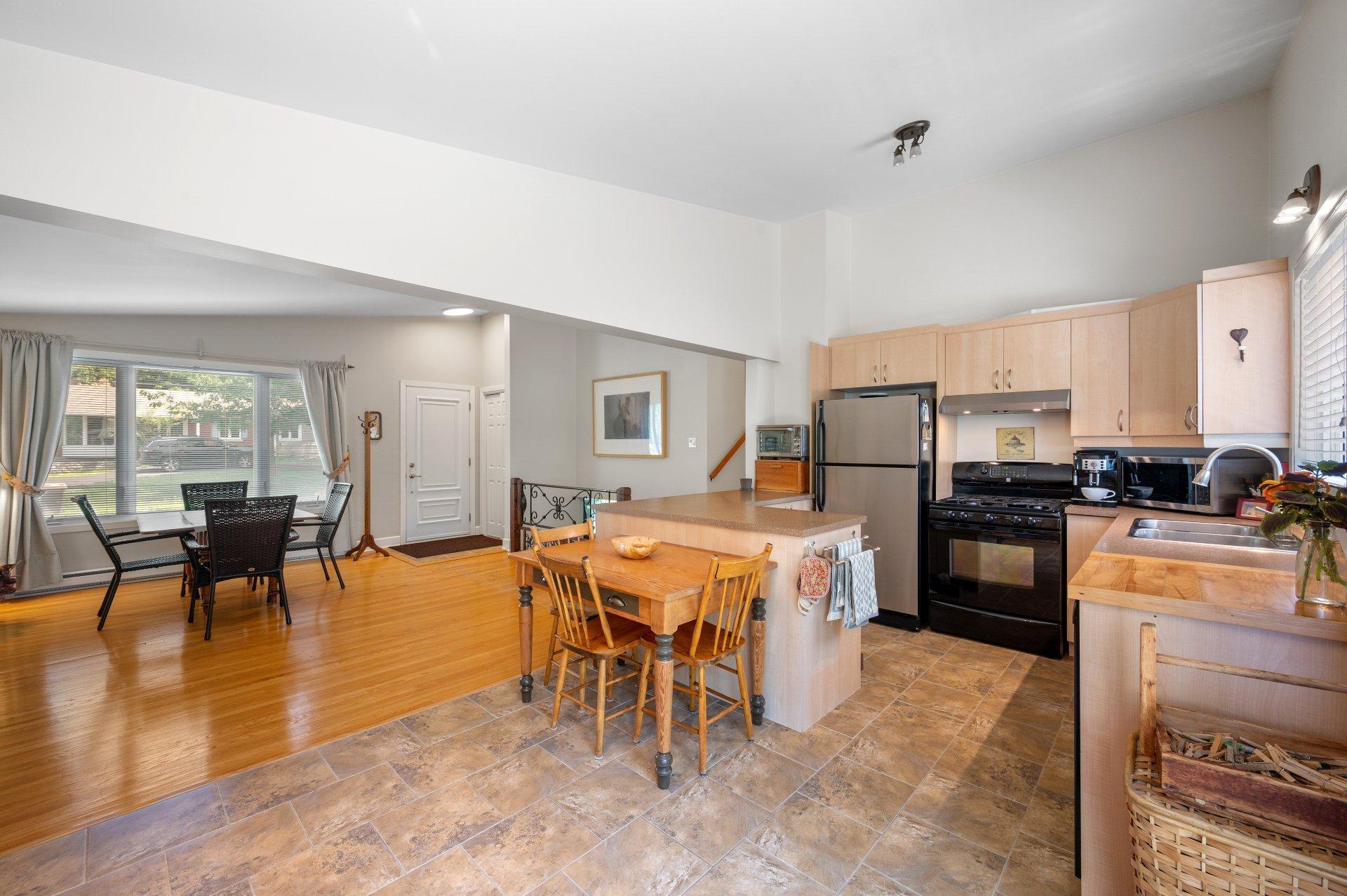 









472


Rue du Prince-Edward

,
Otterburn Park,




QC
J3H1W4

