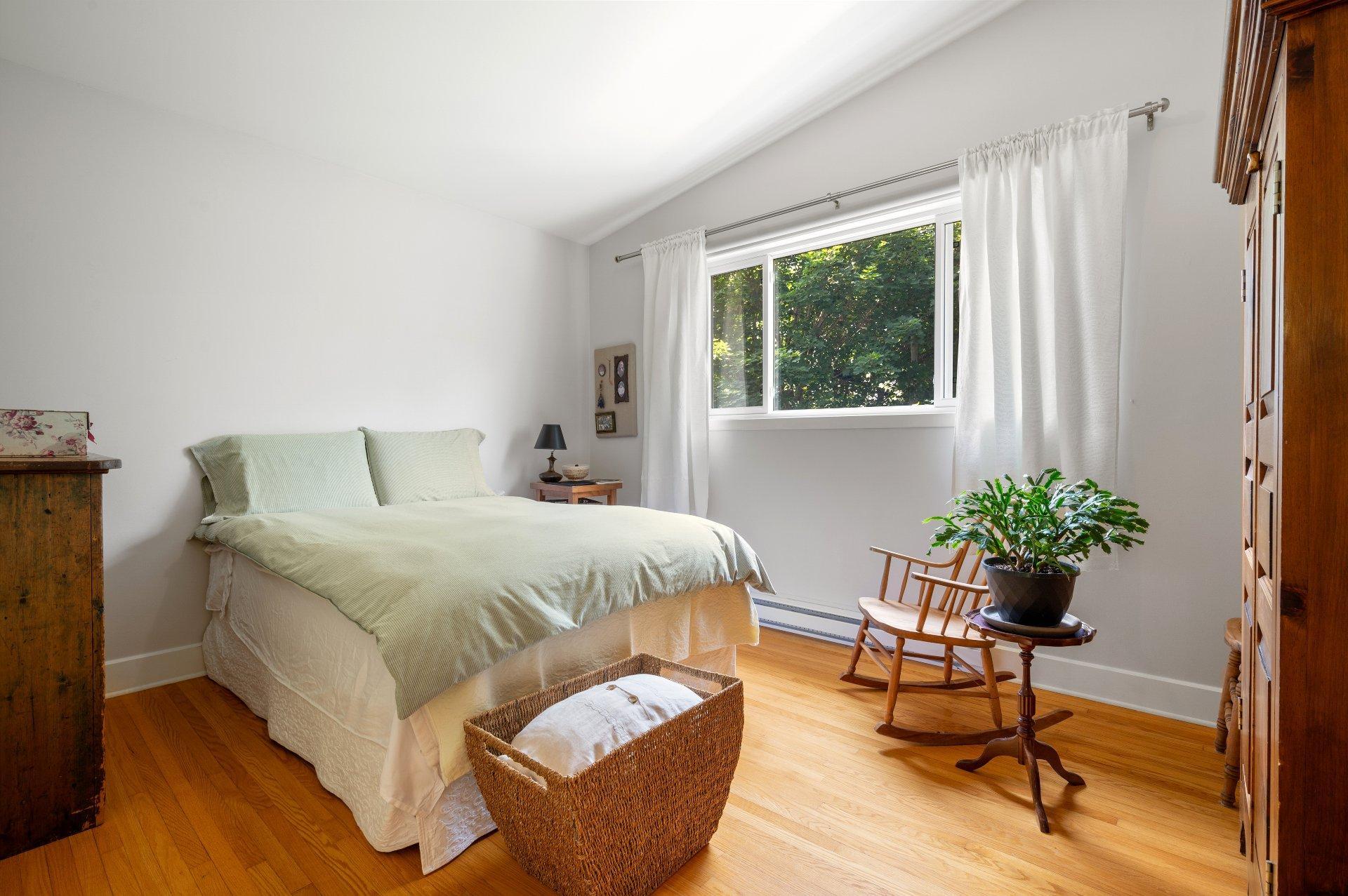 









472


Rue du Prince-Edward

,
Otterburn Park,




QC
J3H1W4

