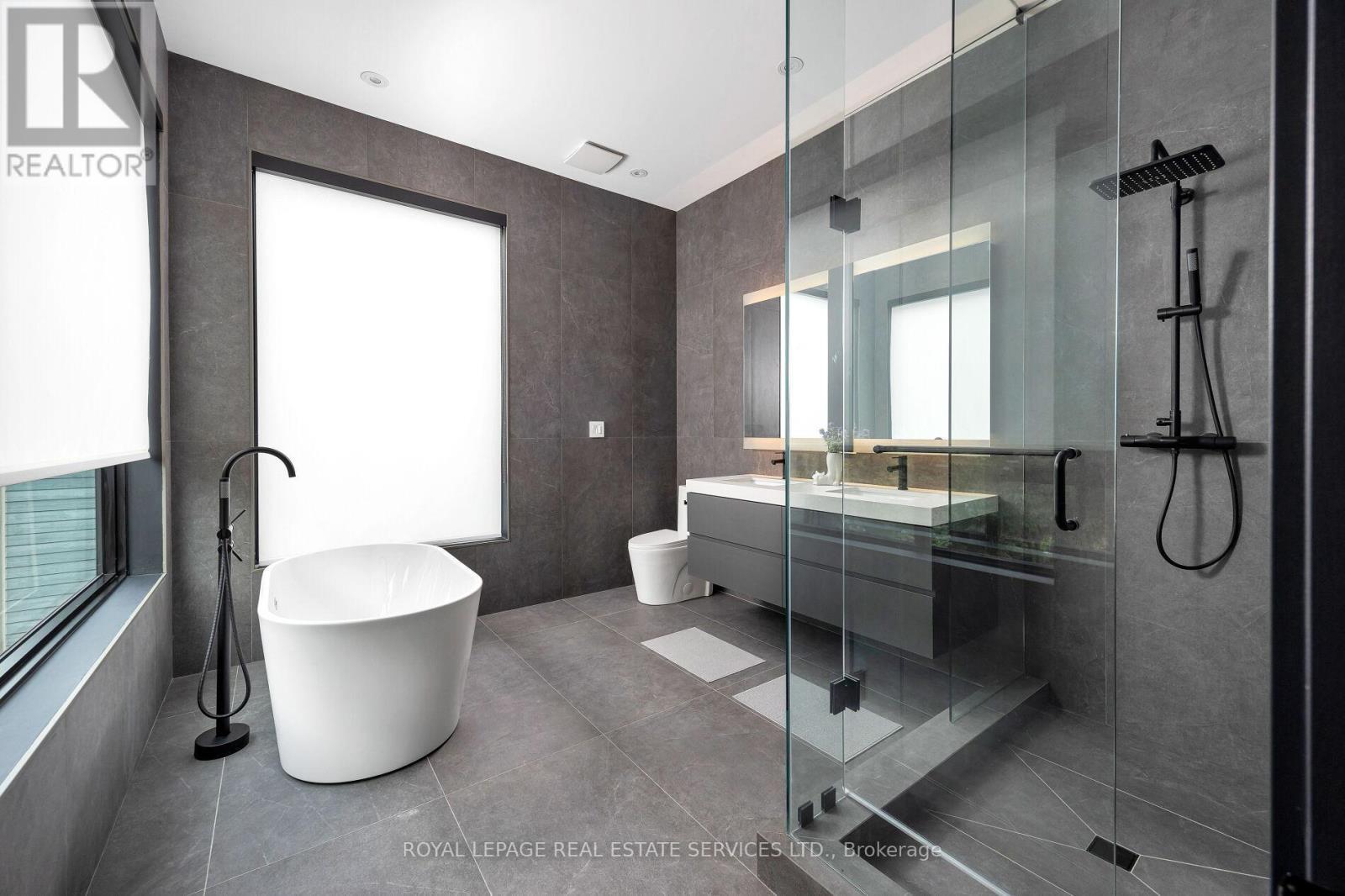 












1405 ACTON CRESCENT

,
Oakville,




Ontario
L6J2S6

