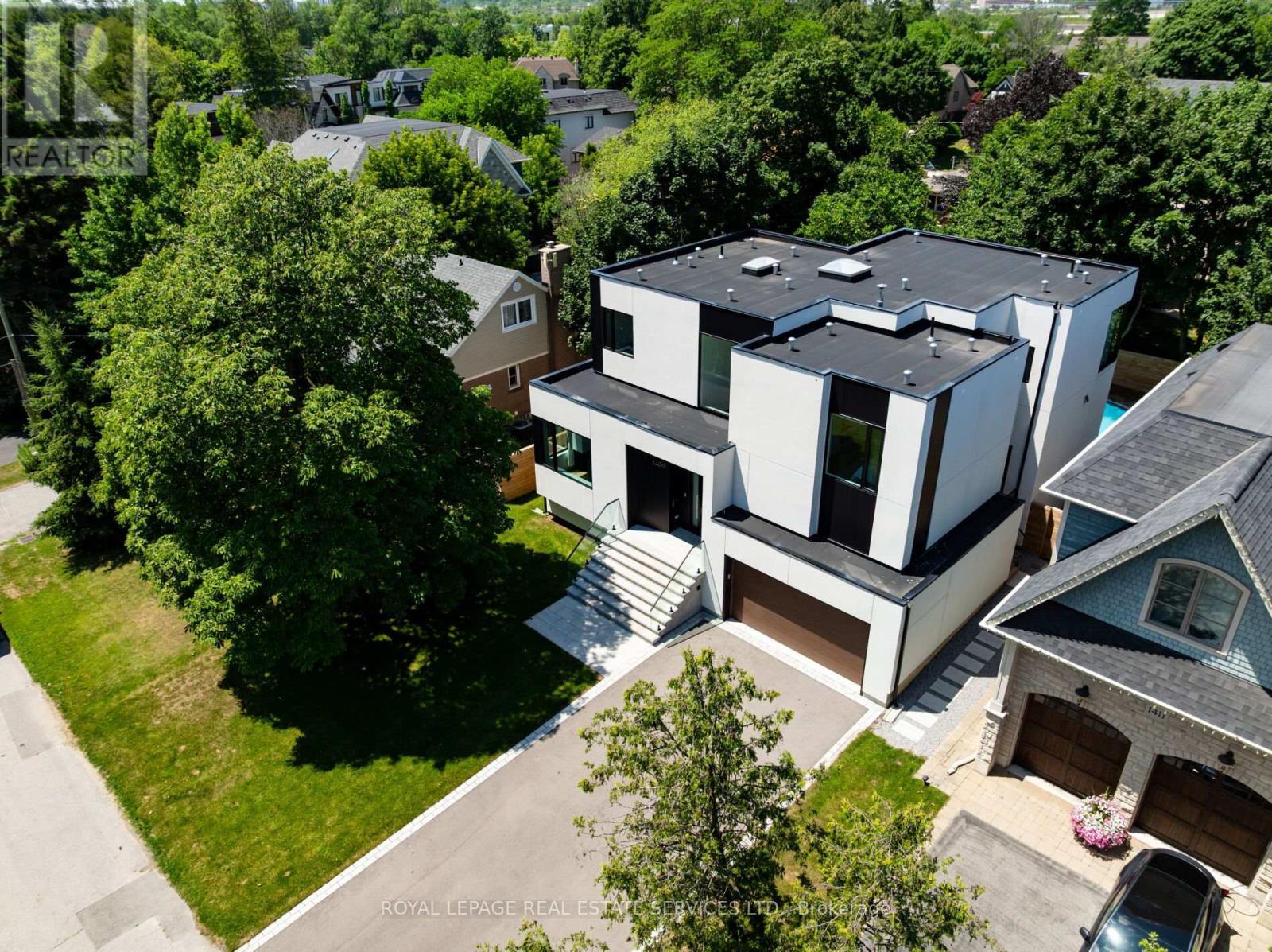 












1405 ACTON CRESCENT

,
Oakville,




Ontario
L6J2S6

