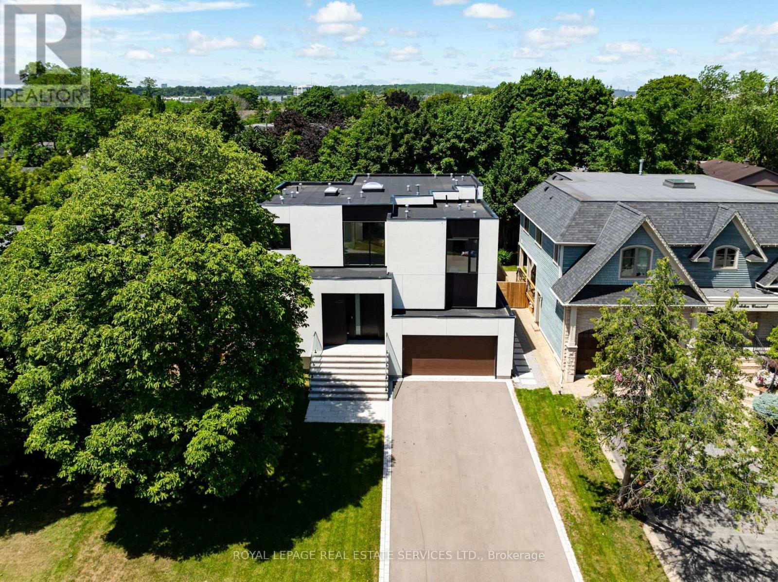 












1405 ACTON CRESCENT

,
Oakville,




Ontario
L6J2S6

