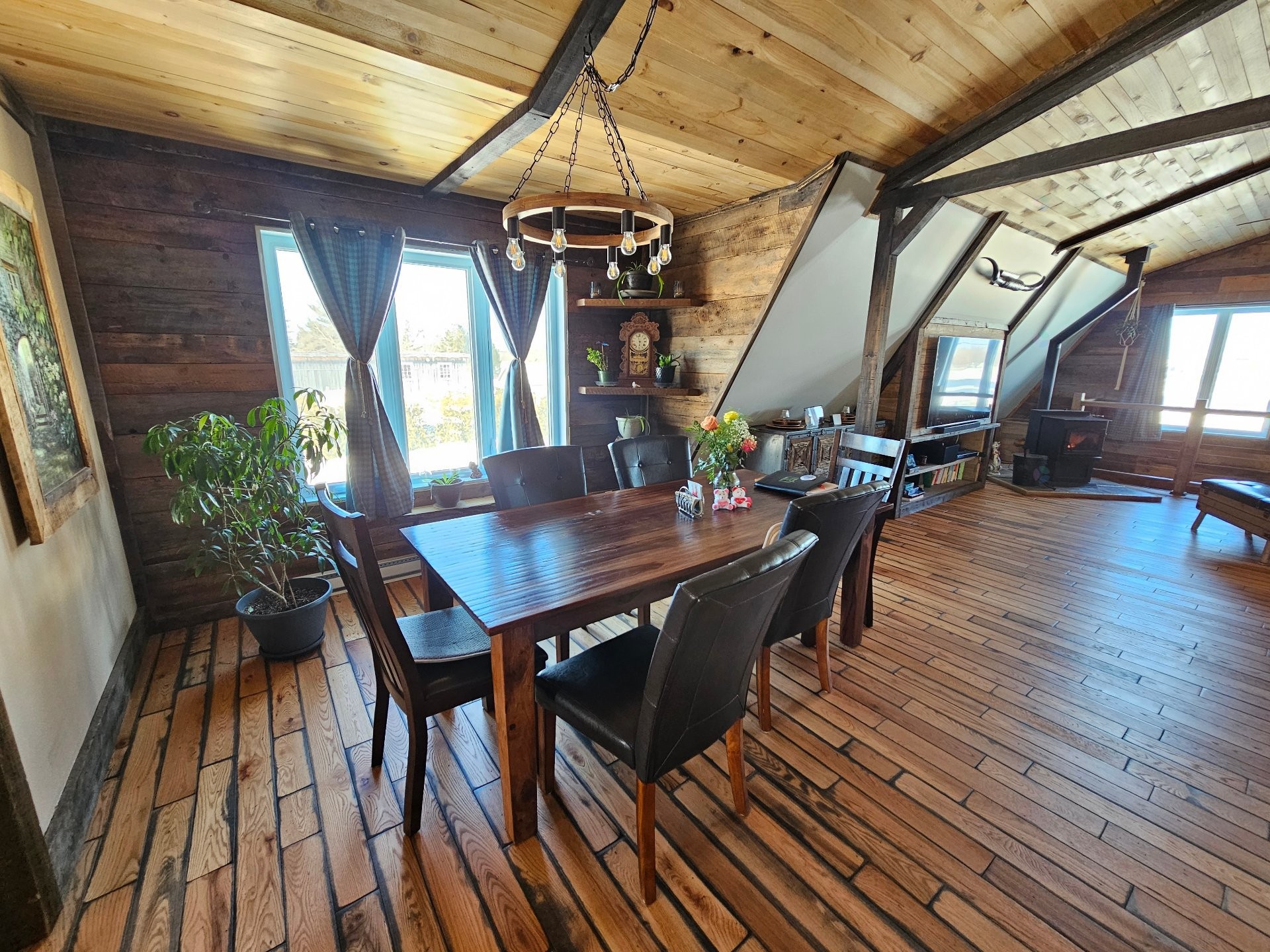 









9790Z


Boul. des Mille-Îles

,
Laval (Saint-François),







QC
H7A4C6

