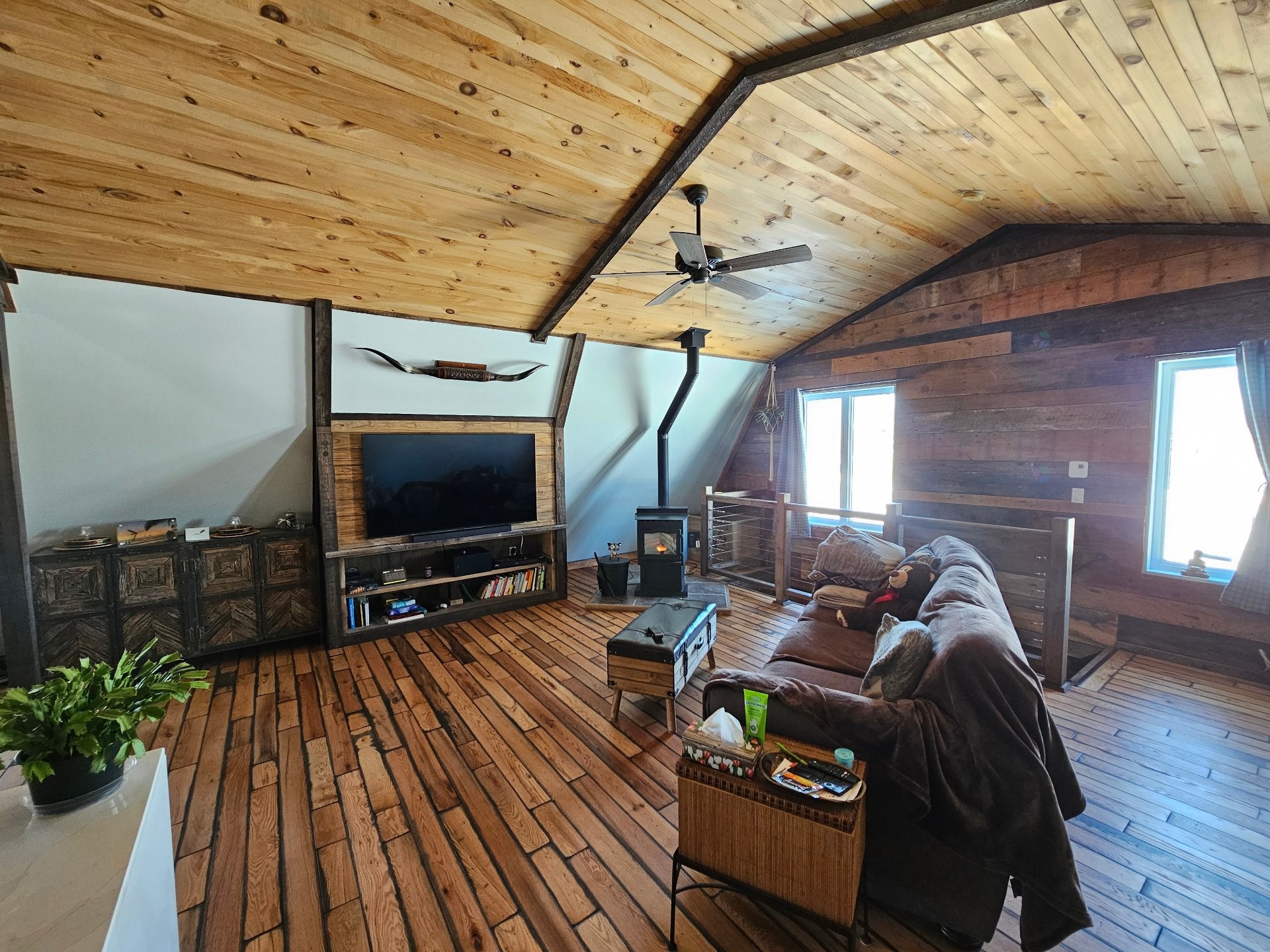 









9790Z


Boul. des Mille-Îles

,
Laval (Saint-François),







QC
H7A4C6

