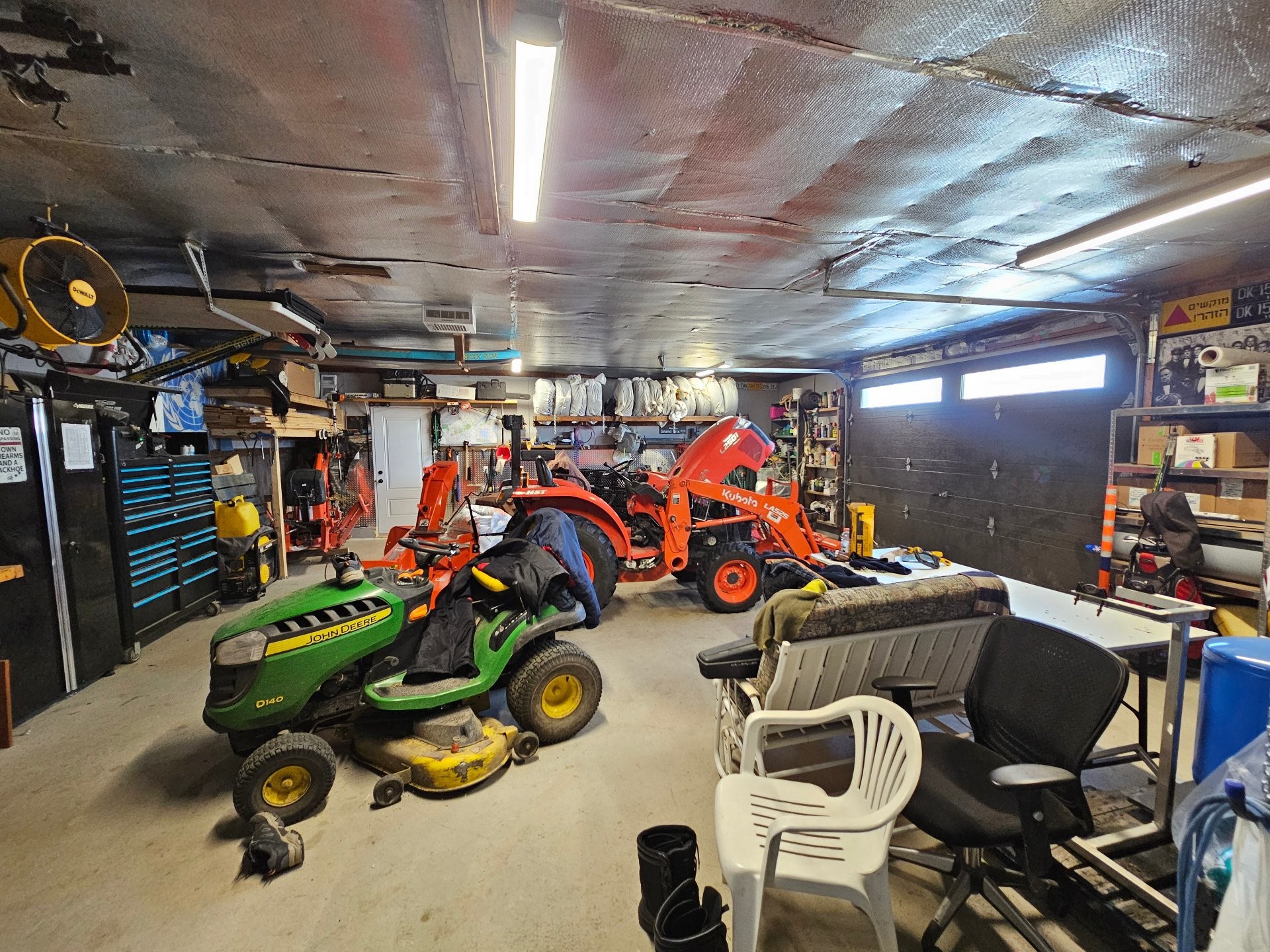 









9790Z


Boul. des Mille-Îles

,
Laval (Saint-François),







QC
H7A4C6

