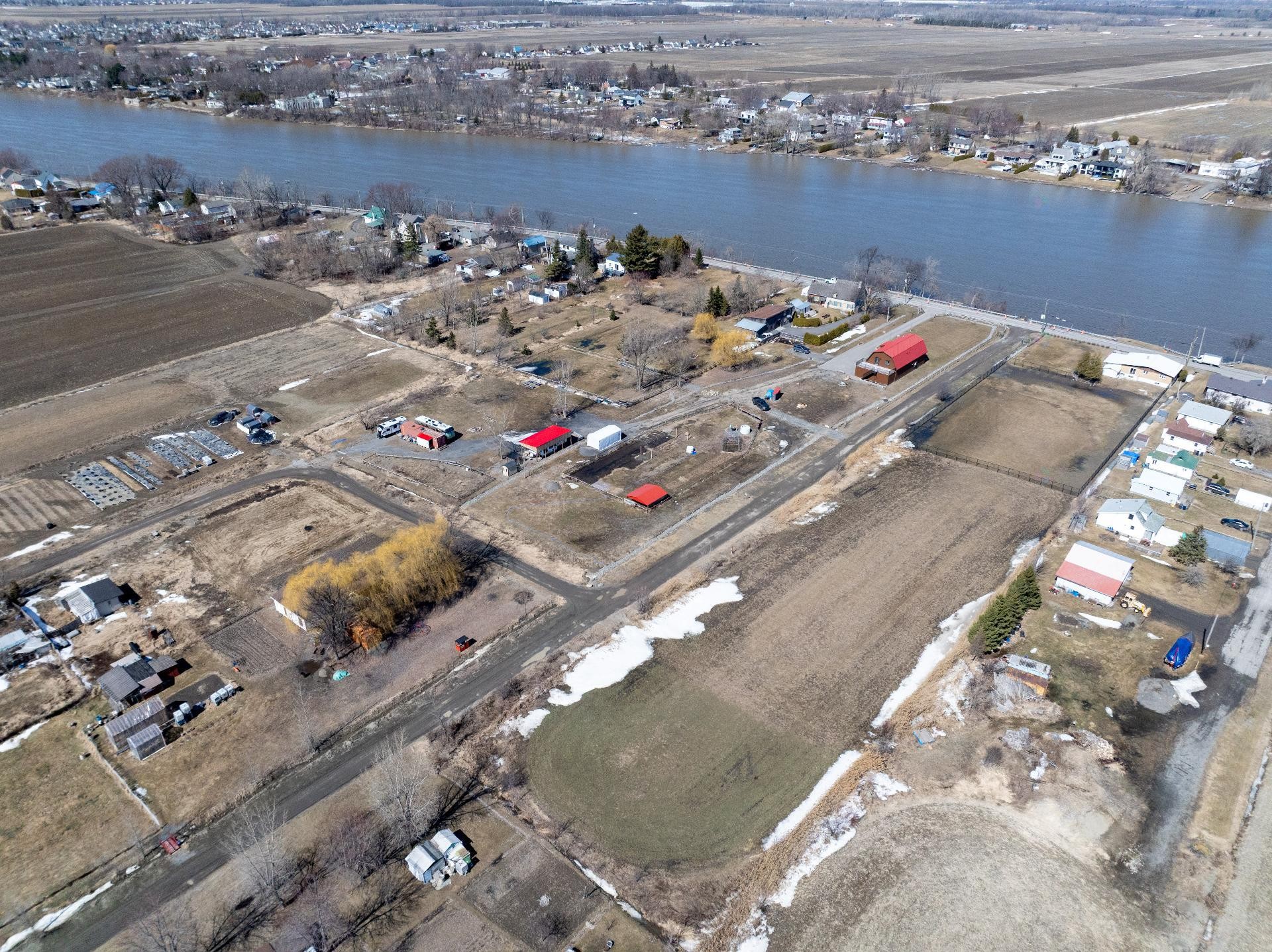 









9790Z


Boul. des Mille-Îles

,
Laval (Saint-François),







QC
H7A4C6

