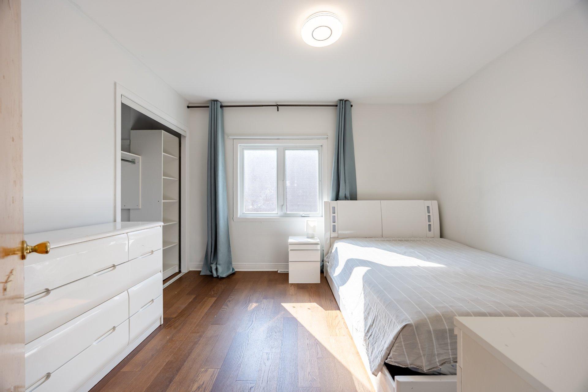 









1130


Rue La Salle

,
Longueuil (Le Vieux-Longueuil),




QC
J4K3H4

