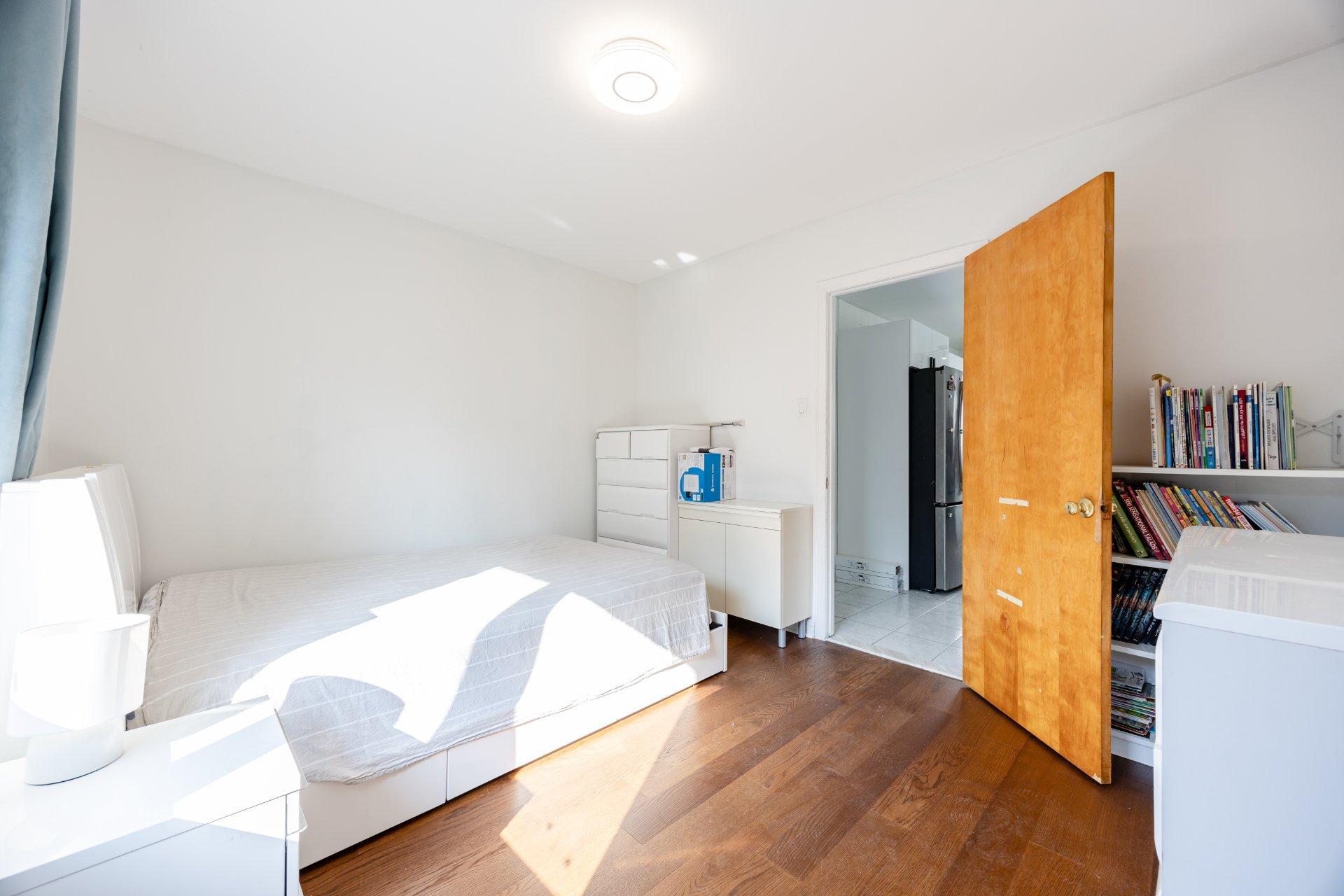 









1130


Rue La Salle

,
Longueuil (Le Vieux-Longueuil),




QC
J4K3H4

