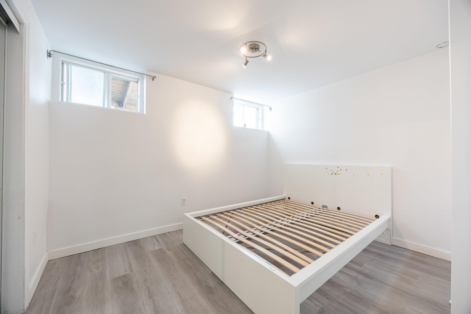 









1130


Rue La Salle

,
Longueuil (Le Vieux-Longueuil),




QC
J4K3H4

