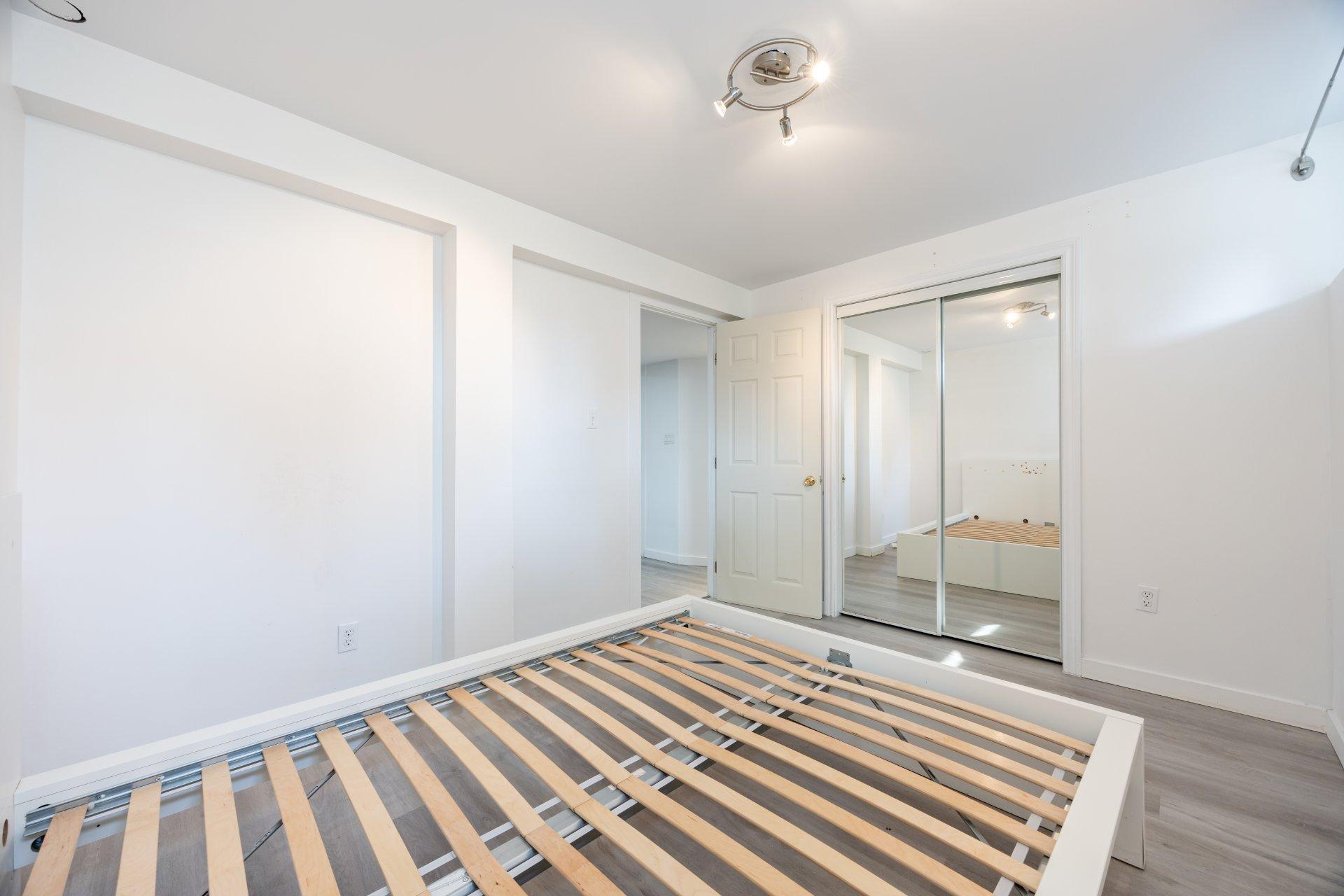 









1130


Rue La Salle

,
Longueuil (Le Vieux-Longueuil),




QC
J4K3H4

