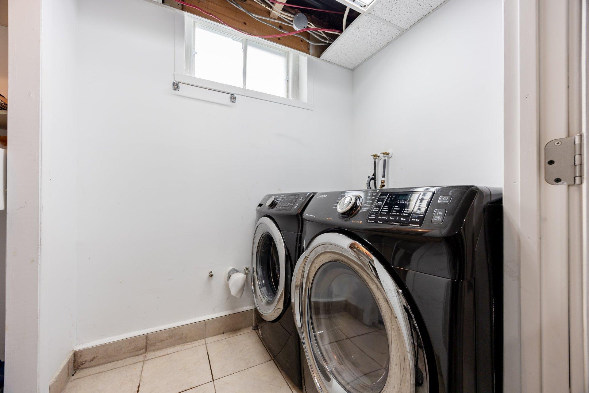 









1130


Rue La Salle

,
Longueuil (Le Vieux-Longueuil),




QC
J4K3H4

