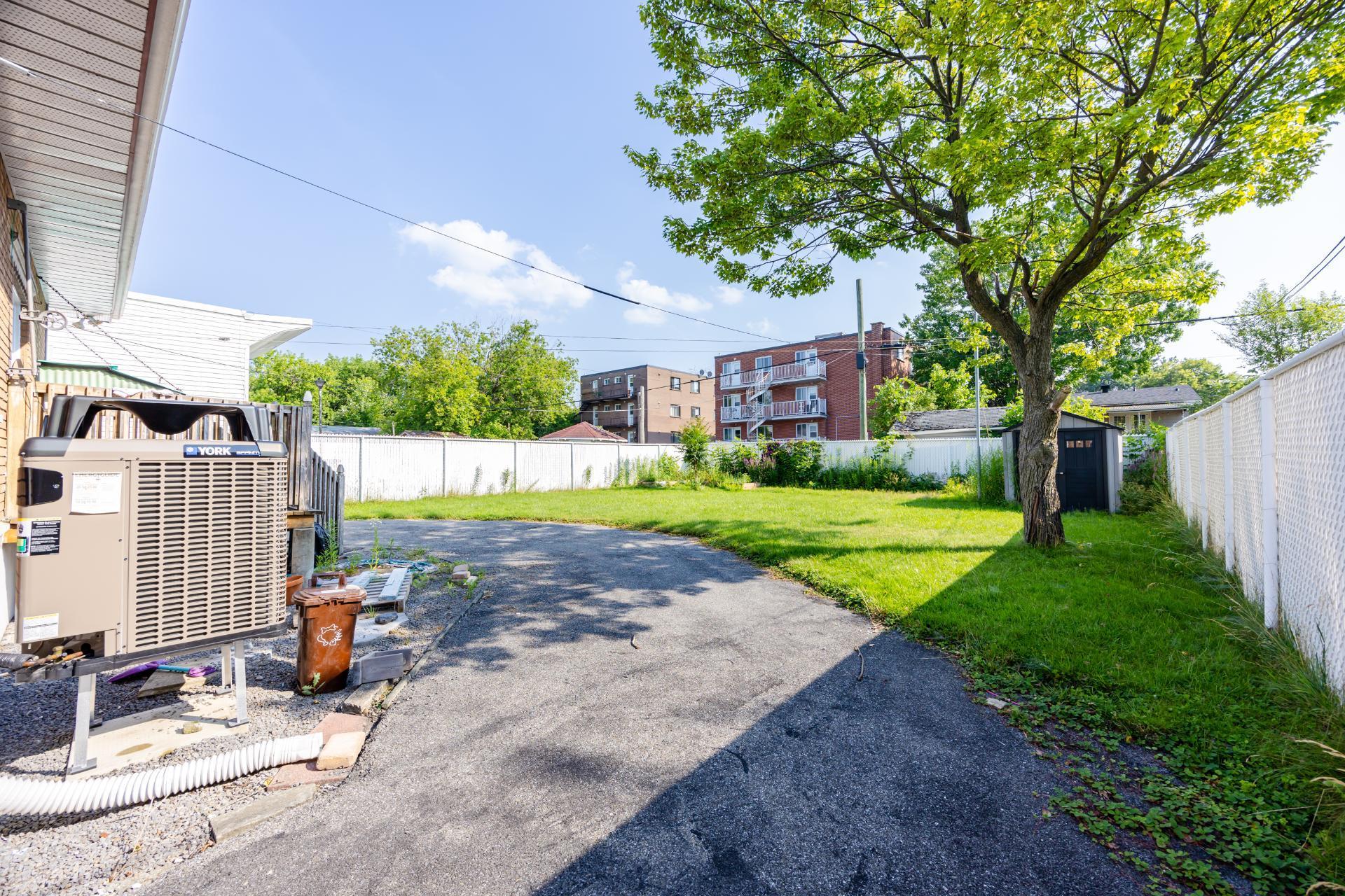 









1130


Rue La Salle

,
Longueuil (Le Vieux-Longueuil),




QC
J4K3H4

