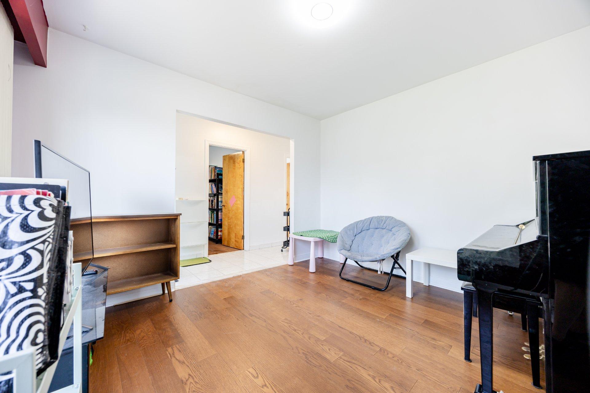









1130


Rue La Salle

,
Longueuil (Le Vieux-Longueuil),




QC
J4K3H4

