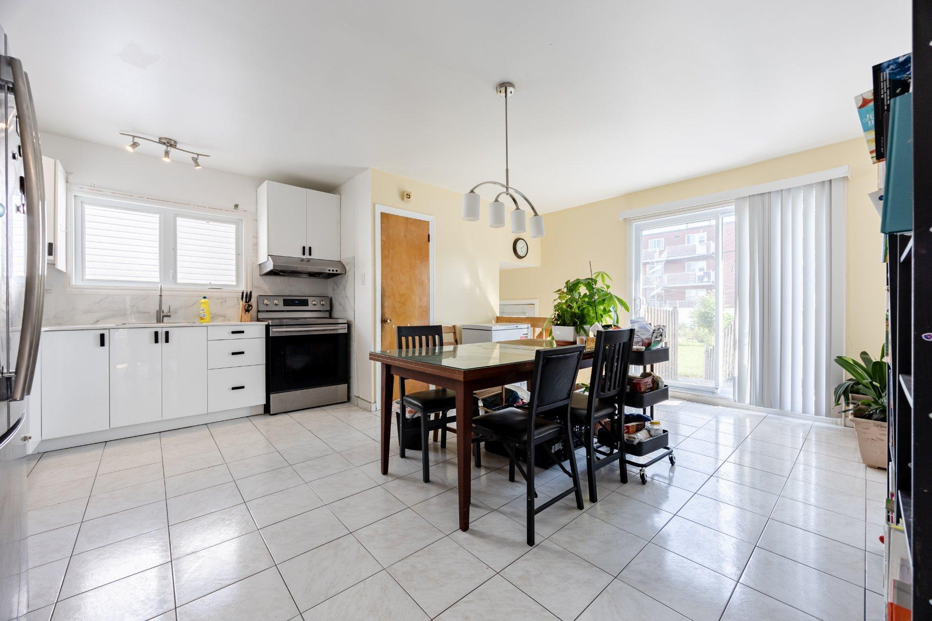 









1130


Rue La Salle

,
Longueuil (Le Vieux-Longueuil),




QC
J4K3H4

