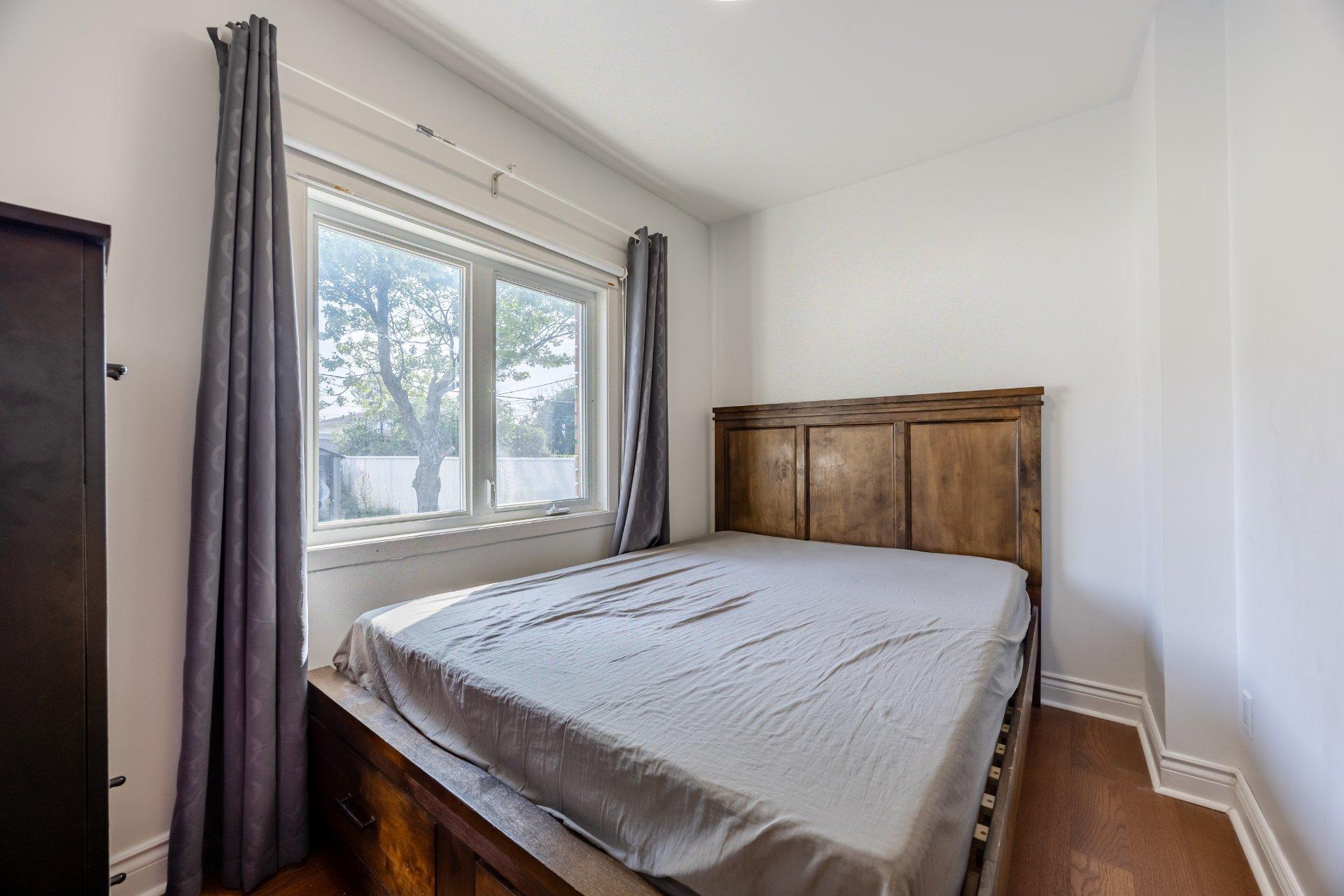 









1130


Rue La Salle

,
Longueuil (Le Vieux-Longueuil),




QC
J4K3H4

