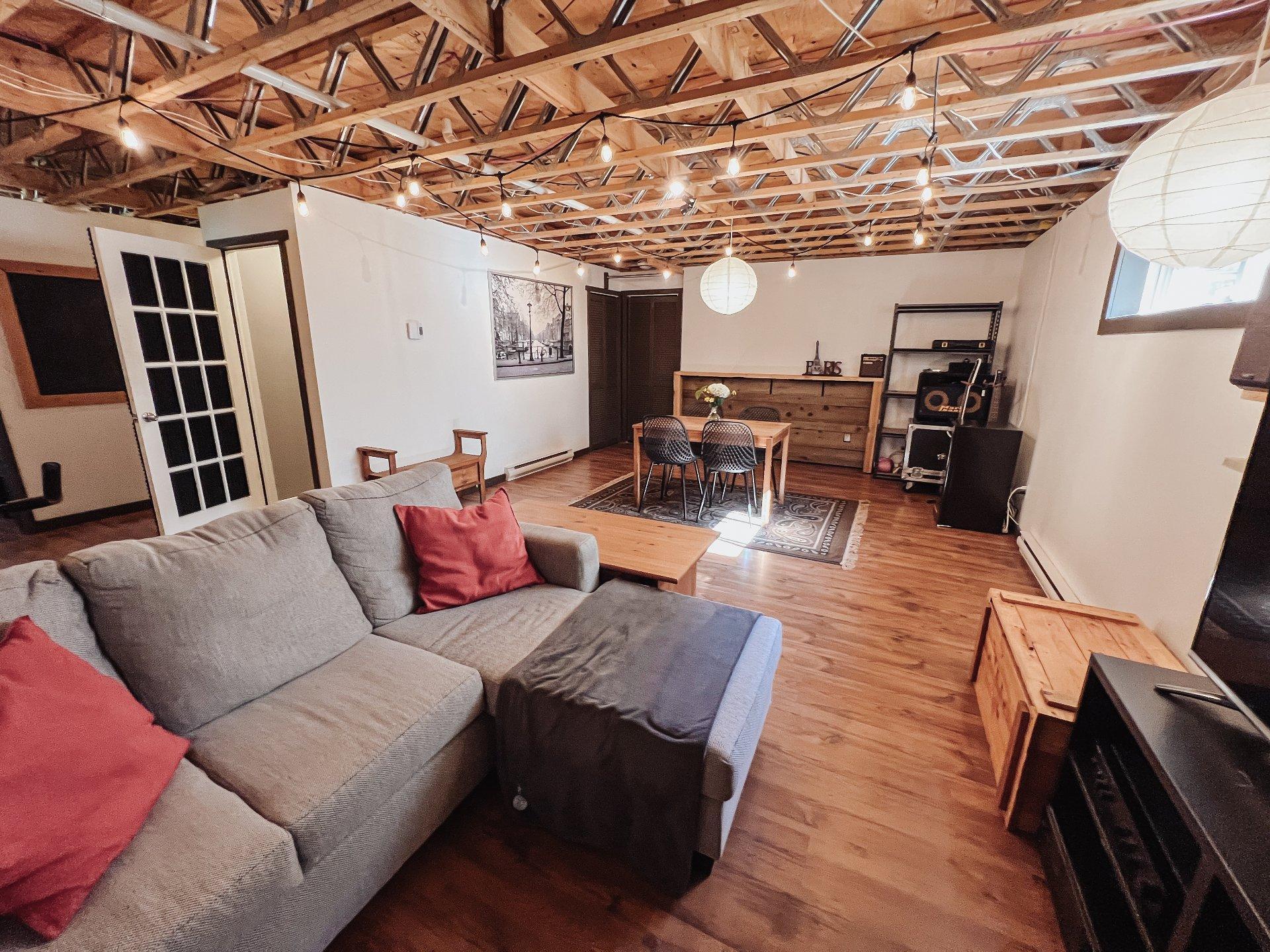 









278


Rue Vivaldi

,
Saint-Jean-sur-Richelieu,




QC
J3B0A4

