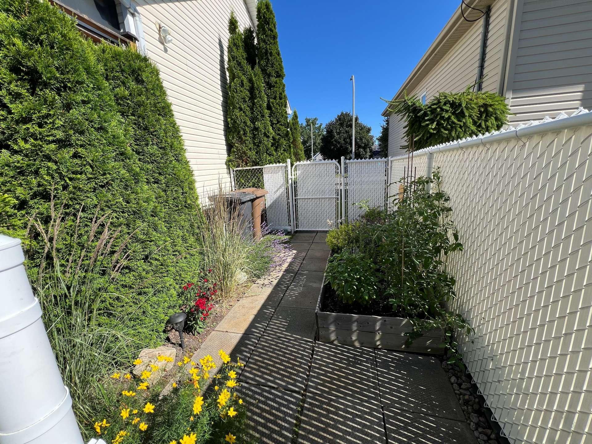 









278


Rue Vivaldi

,
Saint-Jean-sur-Richelieu,




QC
J3B0A4


