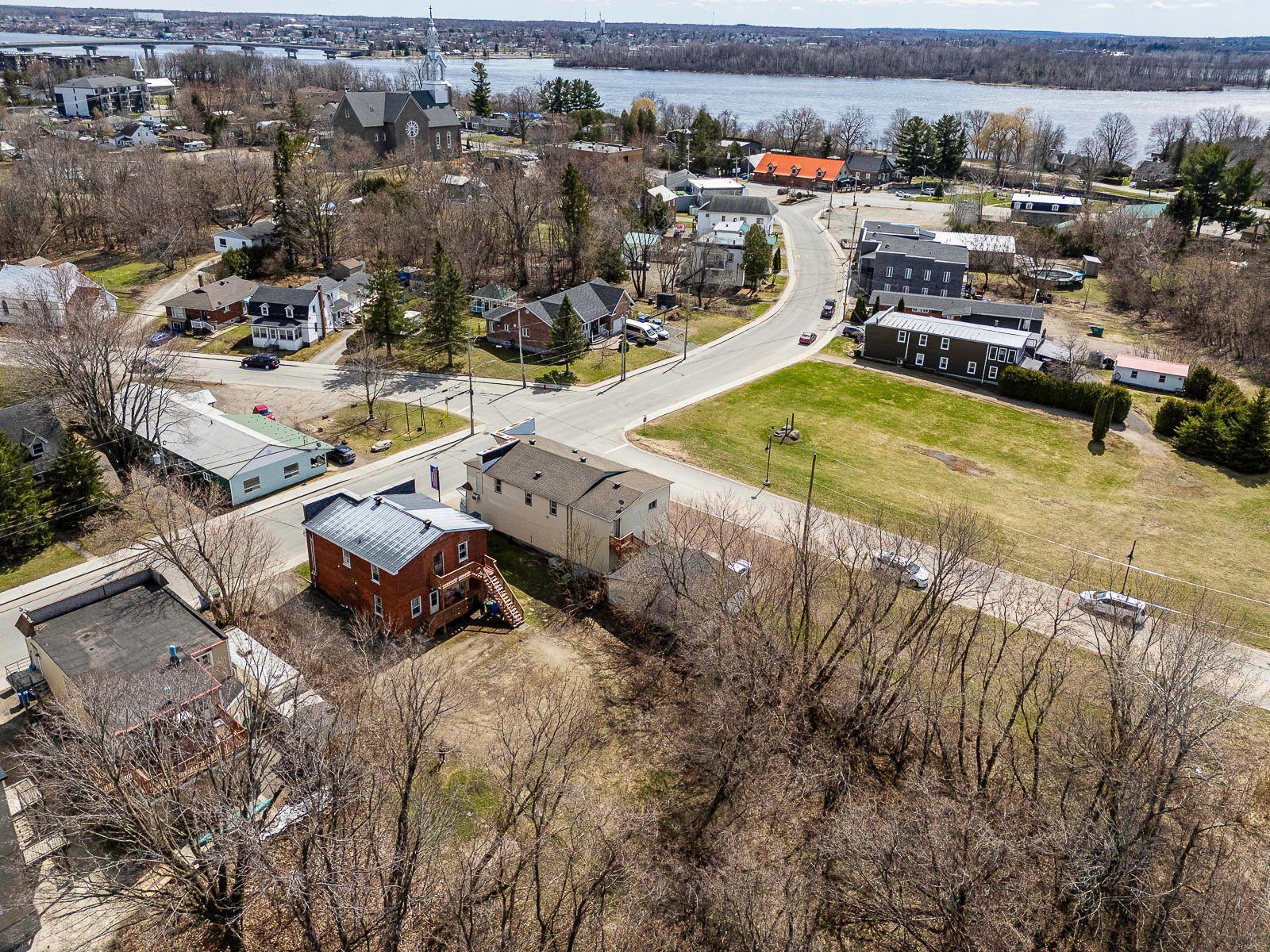 









269


Rue Principale

,
Grenville,




QC
J0V1J0

