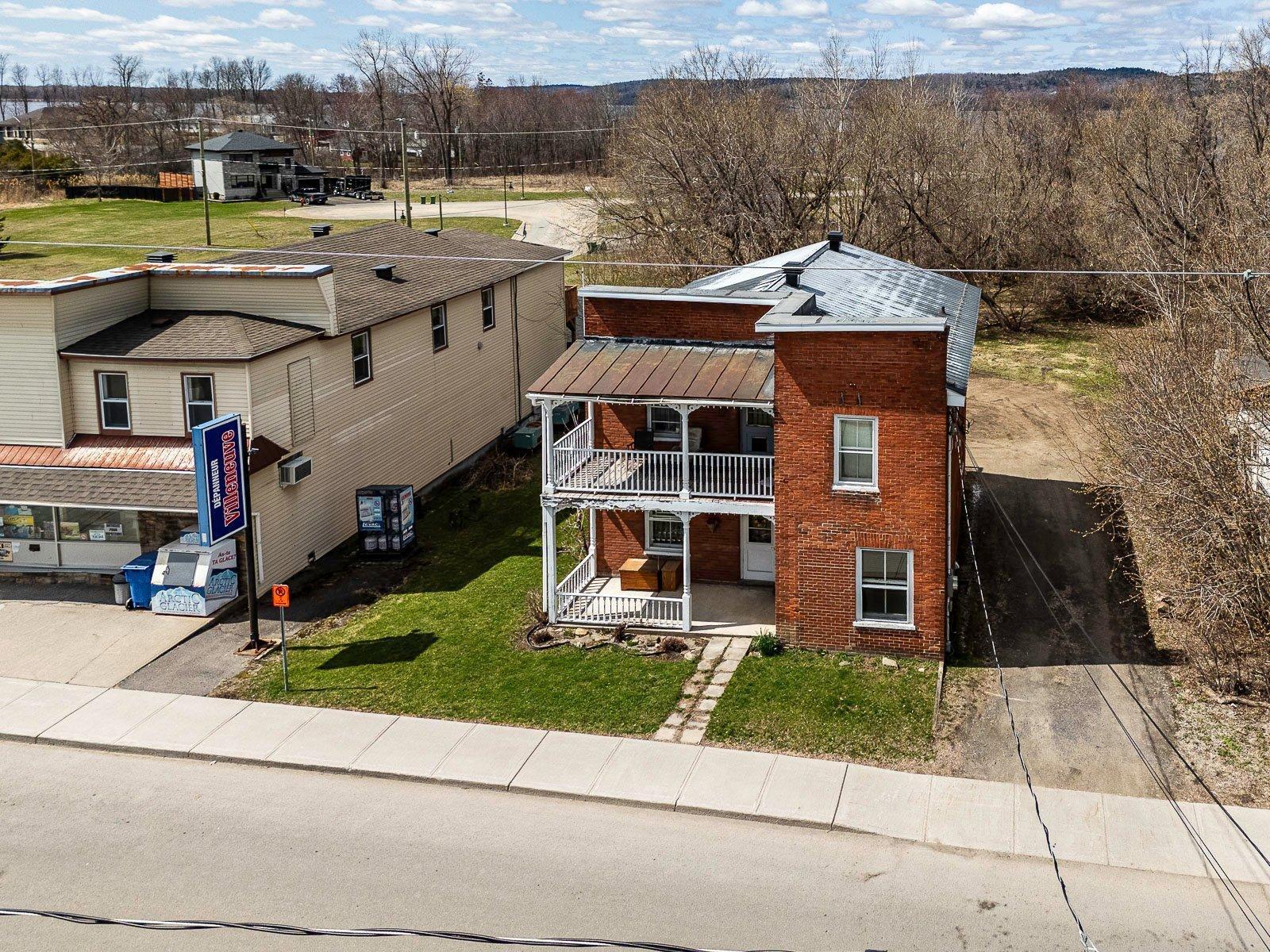 









269


Rue Principale

,
Grenville,




QC
J0V1J0

