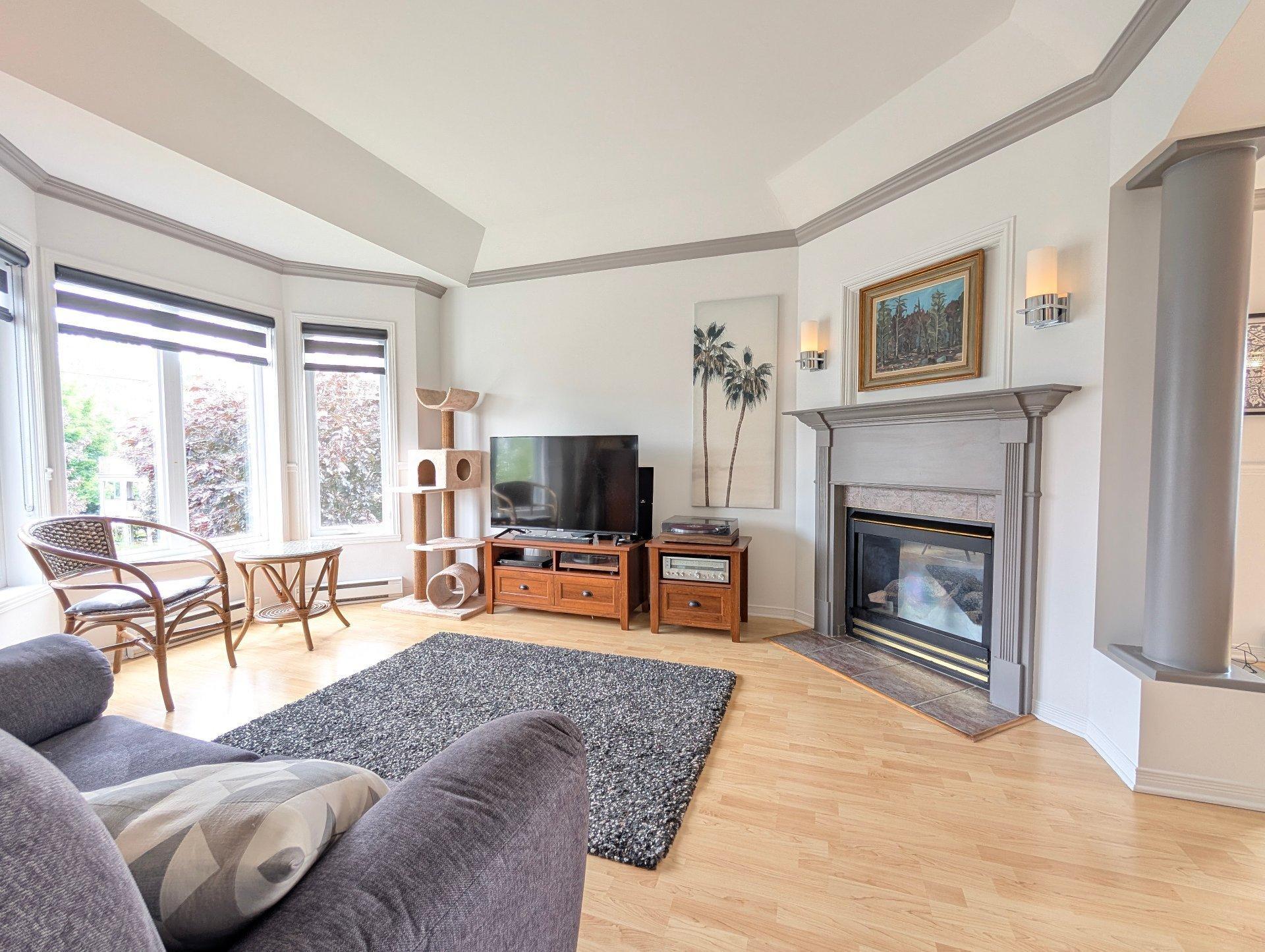 









316


Rue Éloi-Filion

,
Sainte-Thérèse,




QC
J7E5P7

