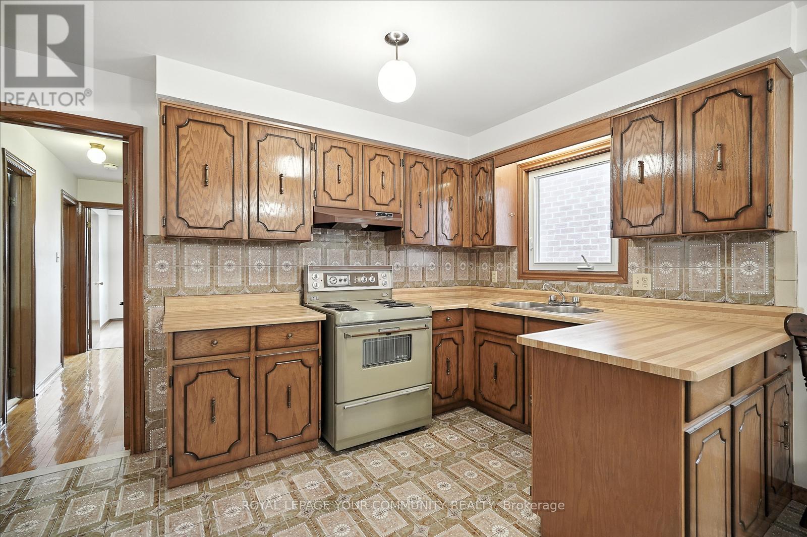 












72 FRED BLAND CRESCENT

,
Toronto,




Ontario
M1J3L8

