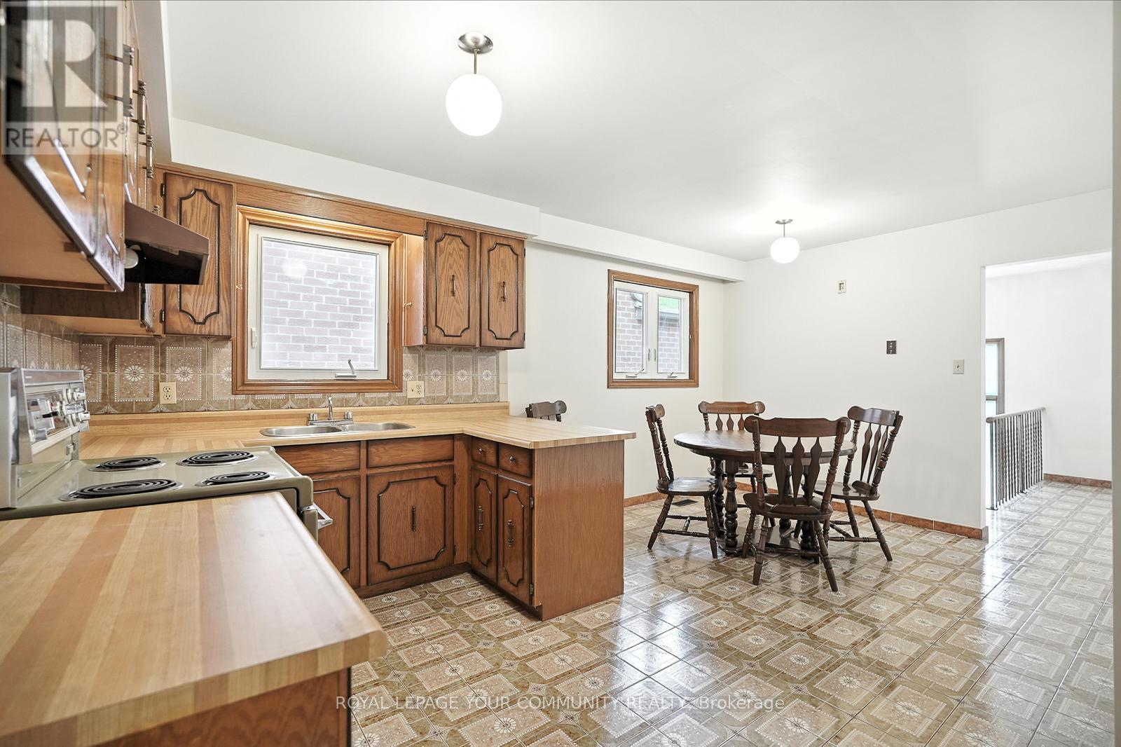 












72 FRED BLAND CRESCENT

,
Toronto,




Ontario
M1J3L8

