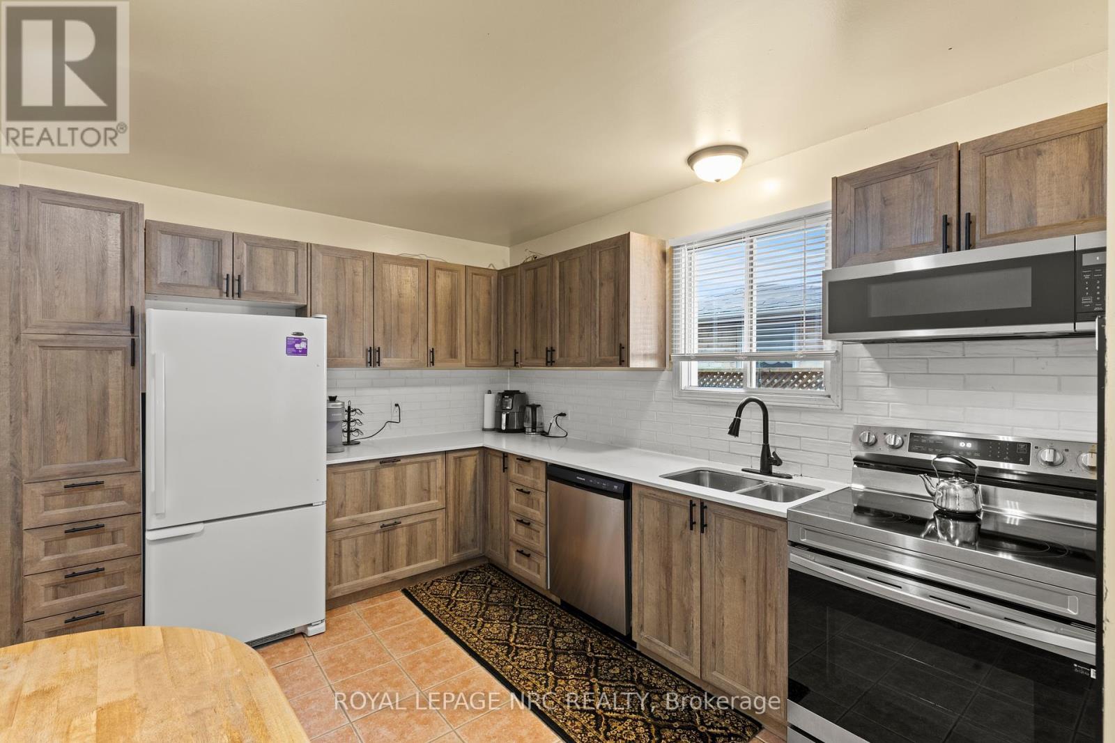 












18 NOVOCO DRIVE

,
Hamilton (Gurnett),




Ontario
L9C7E8

