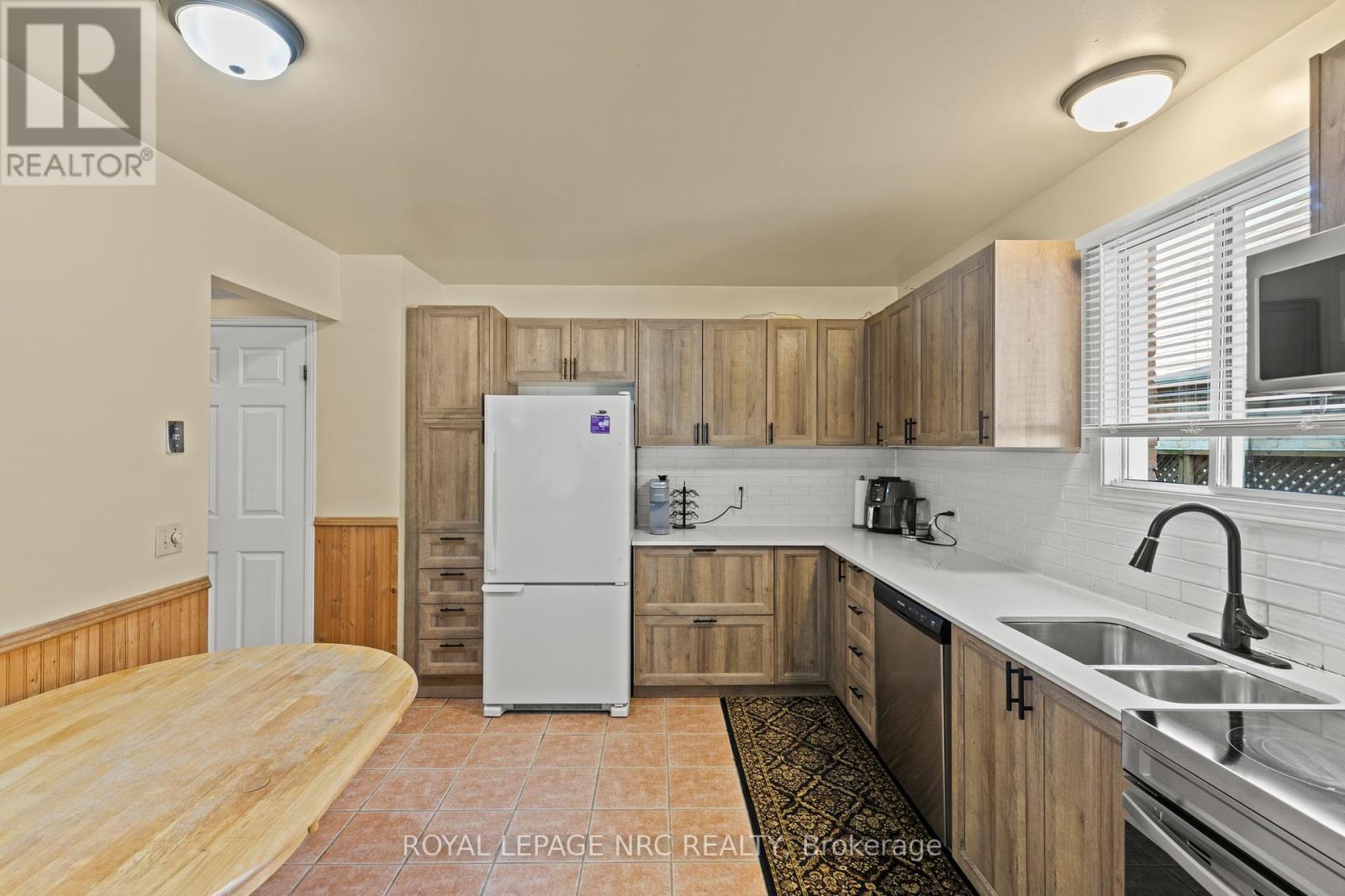 












18 NOVOCO DRIVE

,
Hamilton (Gurnett),




Ontario
L9C7E8

