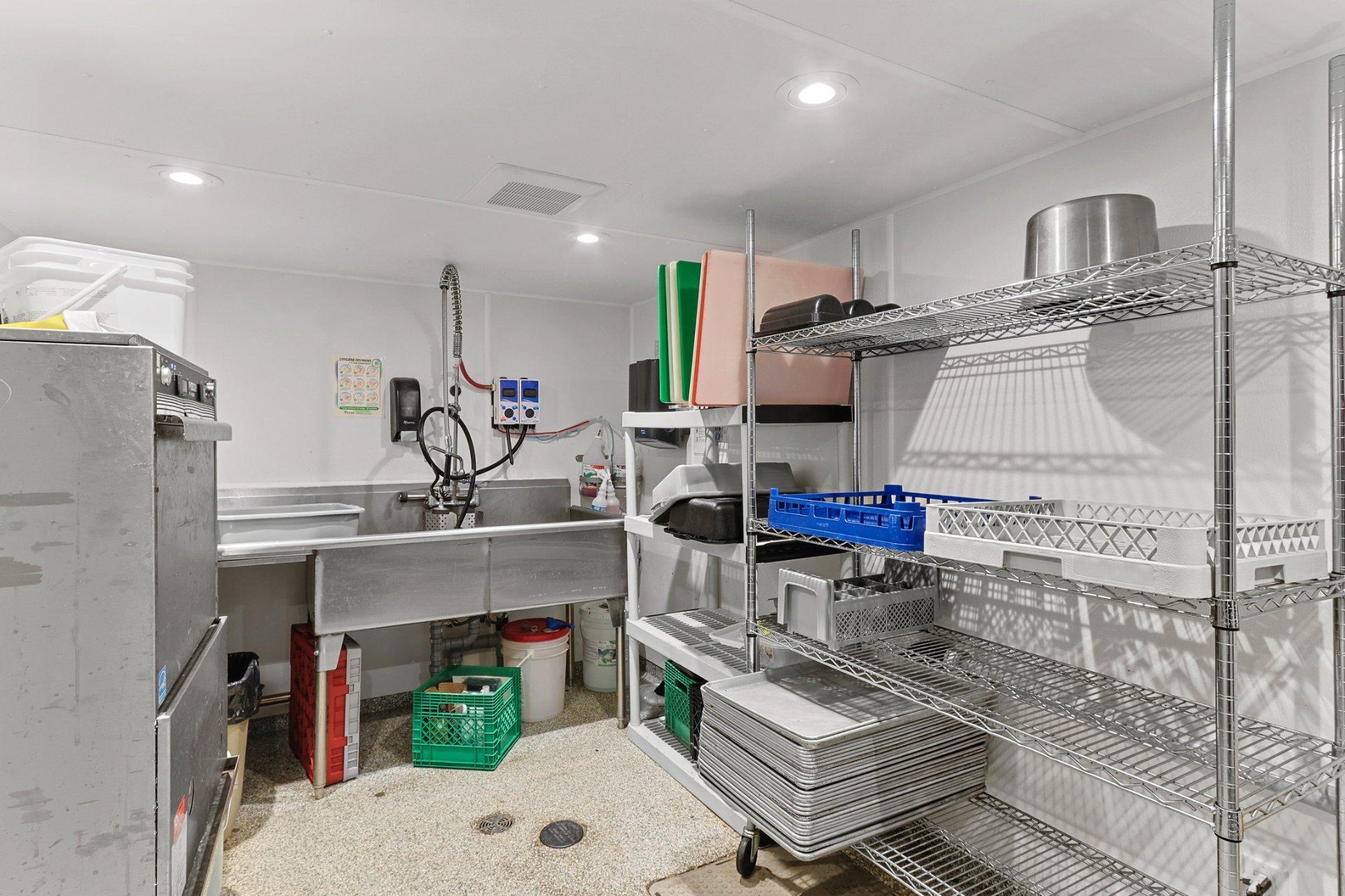 









108


Rue Principale

,
Châteauguay,




QC
J6J4M2

