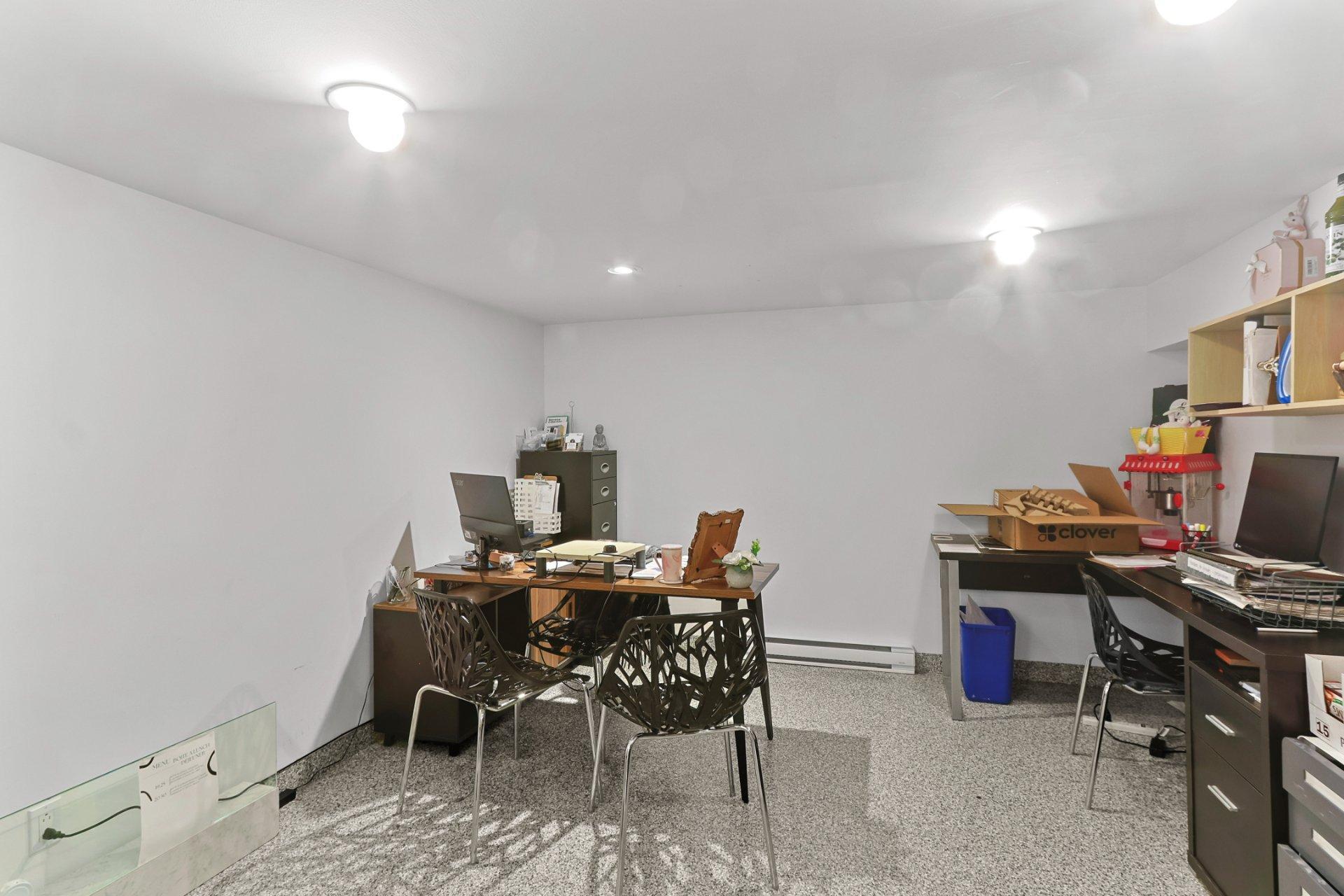 









108


Rue Principale

,
Châteauguay,




QC
J6J4M2

