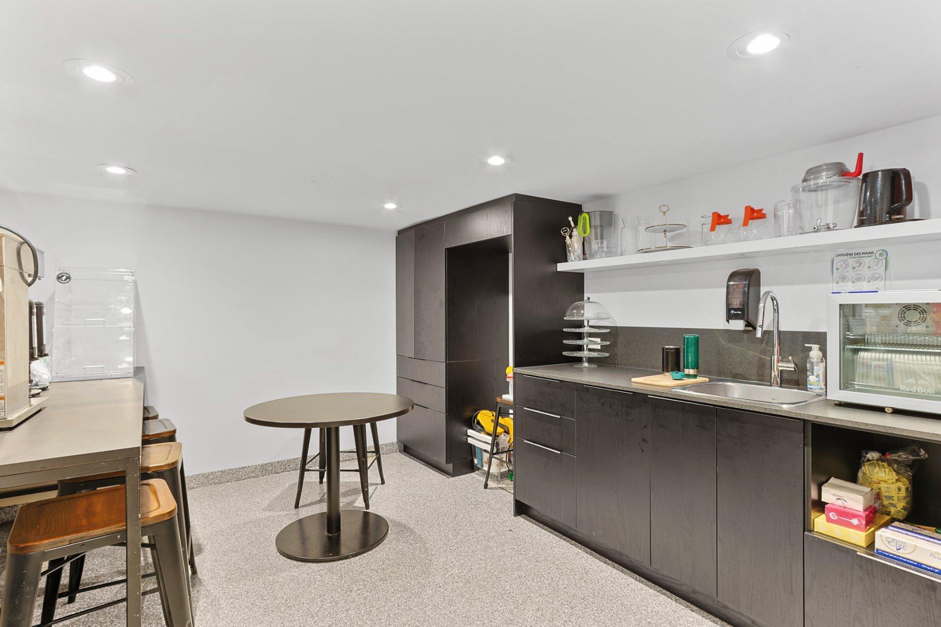 









108


Rue Principale

,
Châteauguay,




QC
J6J4M2

