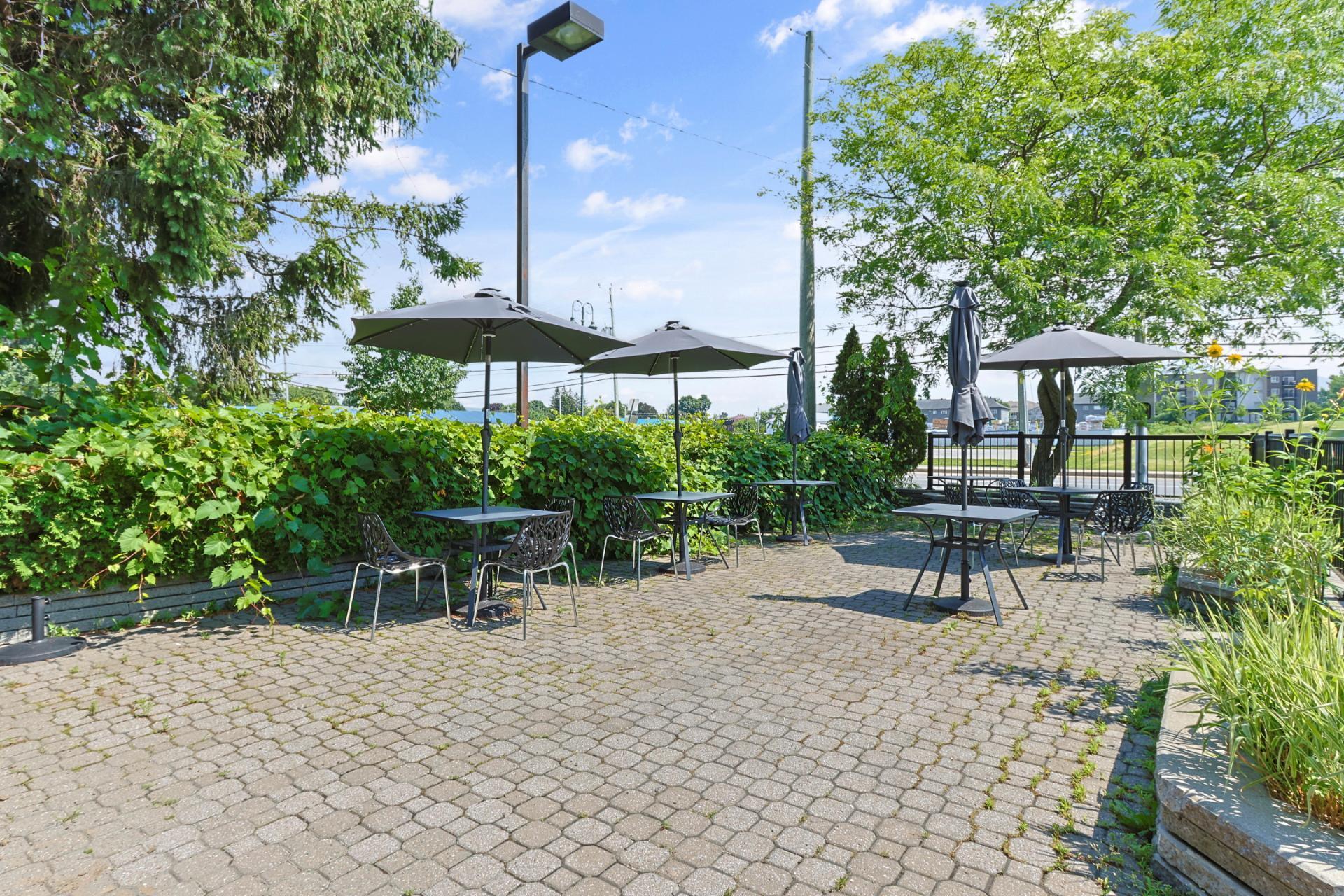 









108


Rue Principale

,
Châteauguay,




QC
J6J4M2

