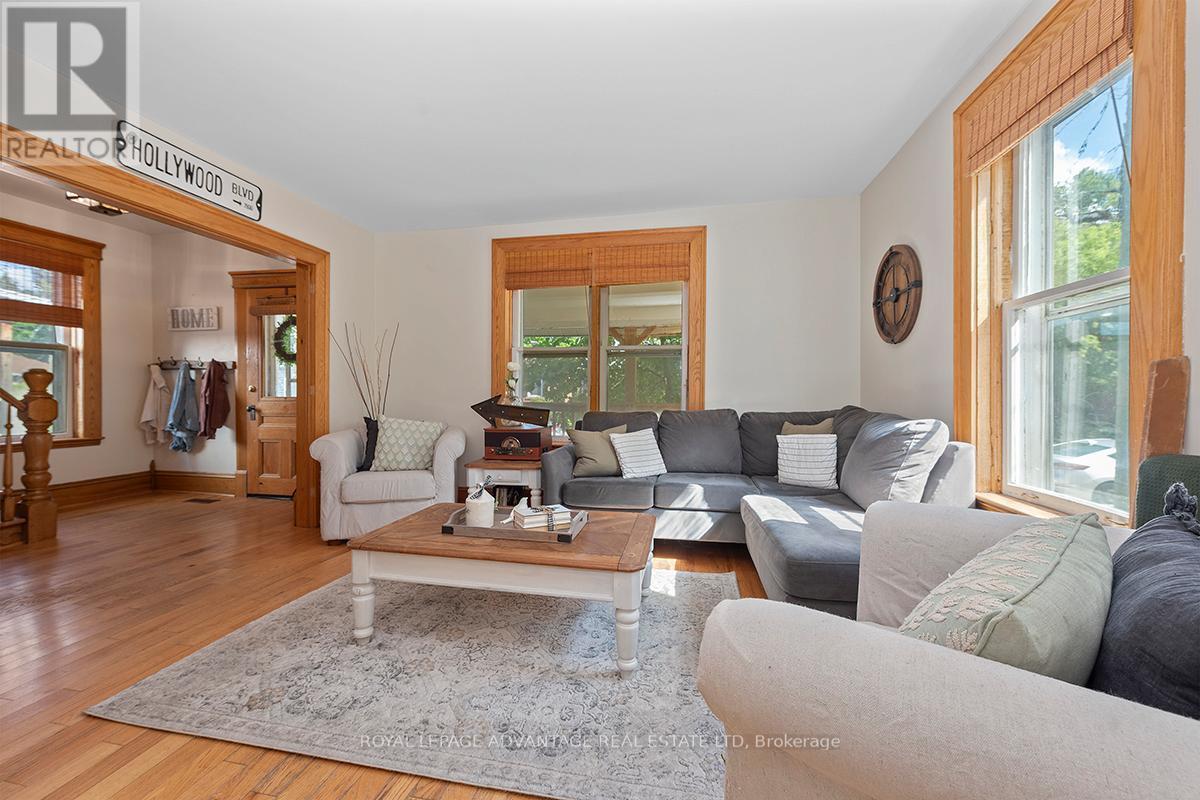 












6 FOSTER AVENUE

,
Smiths Falls,




Ontario
K7A1K1

