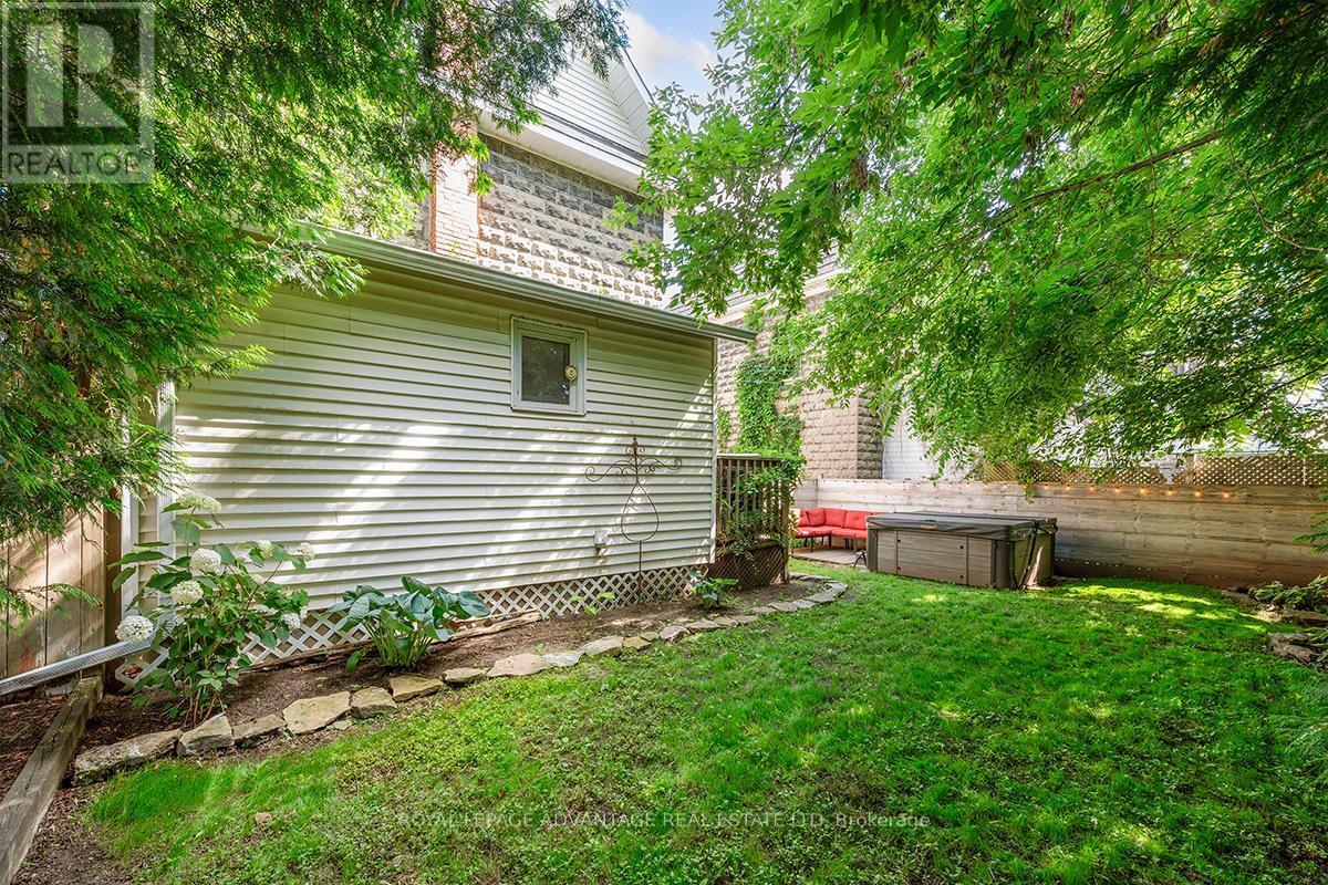 












6 FOSTER AVENUE

,
Smiths Falls,




Ontario
K7A1K1

