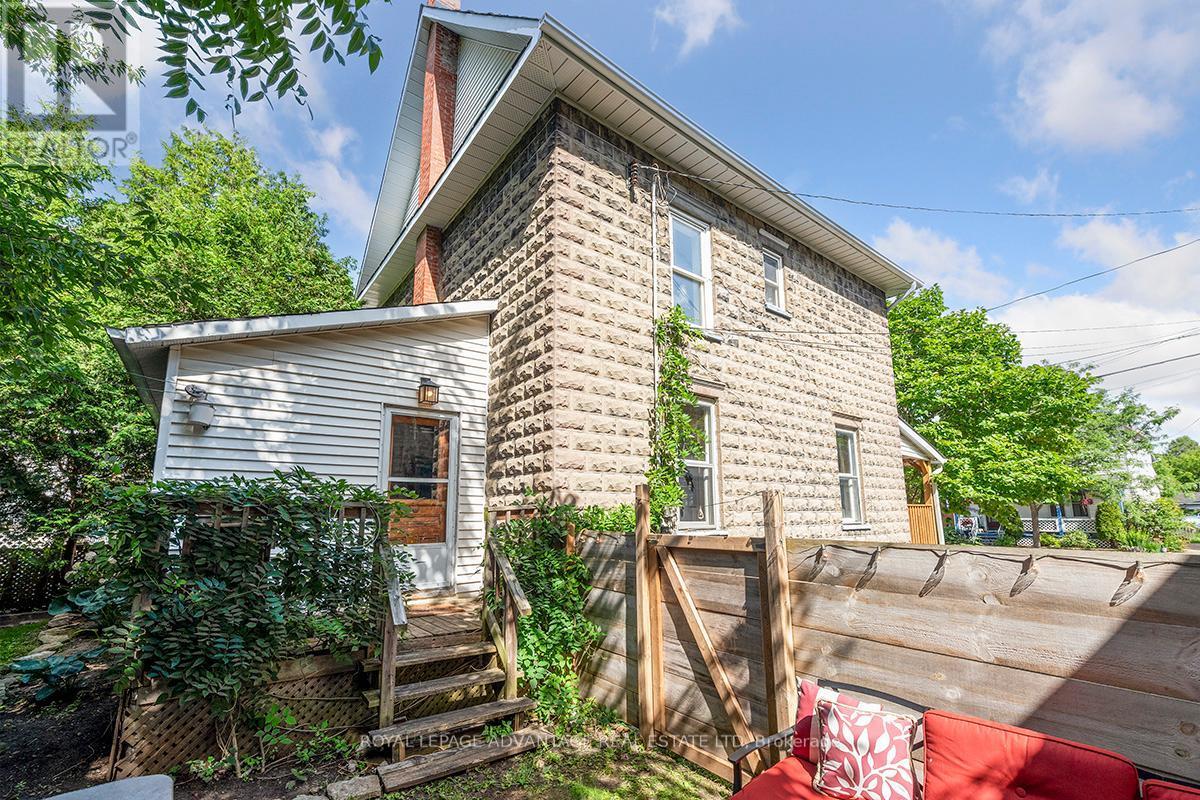 












6 FOSTER AVENUE

,
Smiths Falls,




Ontario
K7A1K1

