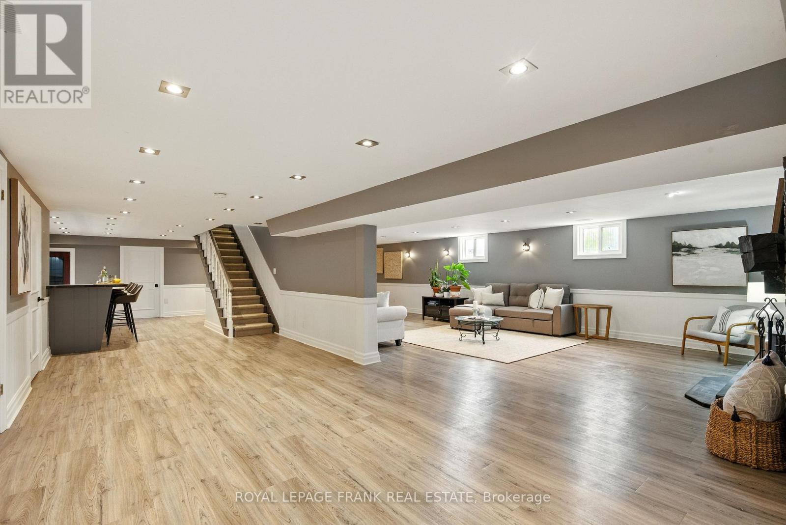 












815 COATES ROAD W

,
Oshawa,




Ontario
L9L1B3

