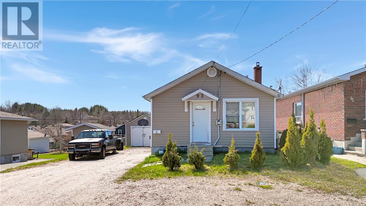 












93 Logan Avenue

,
Sudbury,




Ontario
P3C3E3

