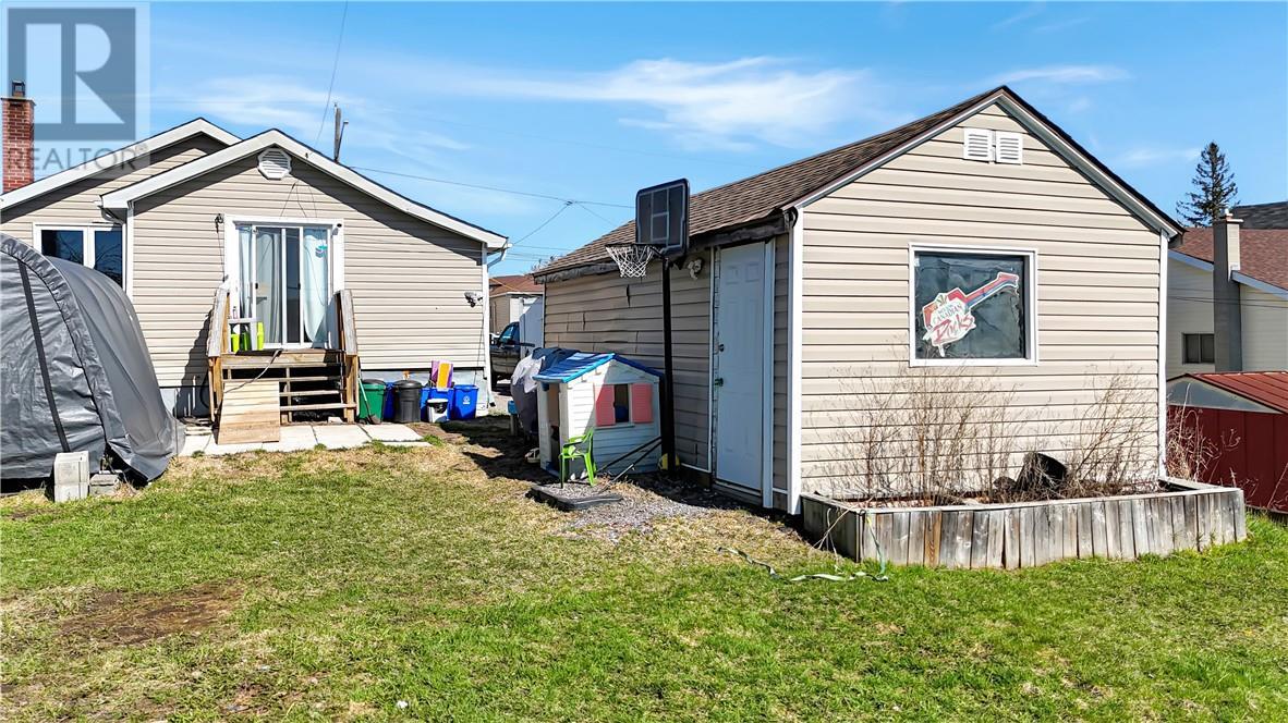 












93 Logan Avenue

,
Sudbury,




Ontario
P3C3E3

