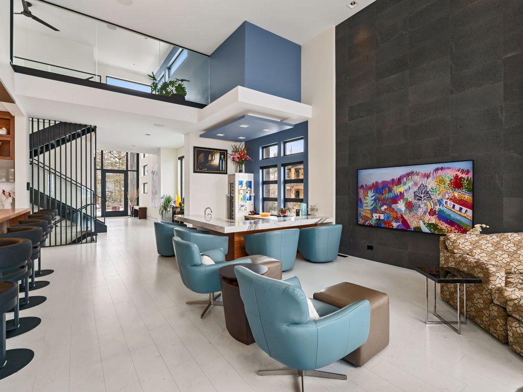 









722


Highpointe

Place,
Kelowna,




BC
V1V 2Y3

