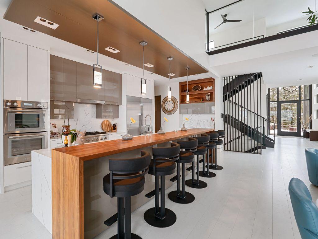 









722


Highpointe

Place,
Kelowna,




BC
V1V 2Y3

