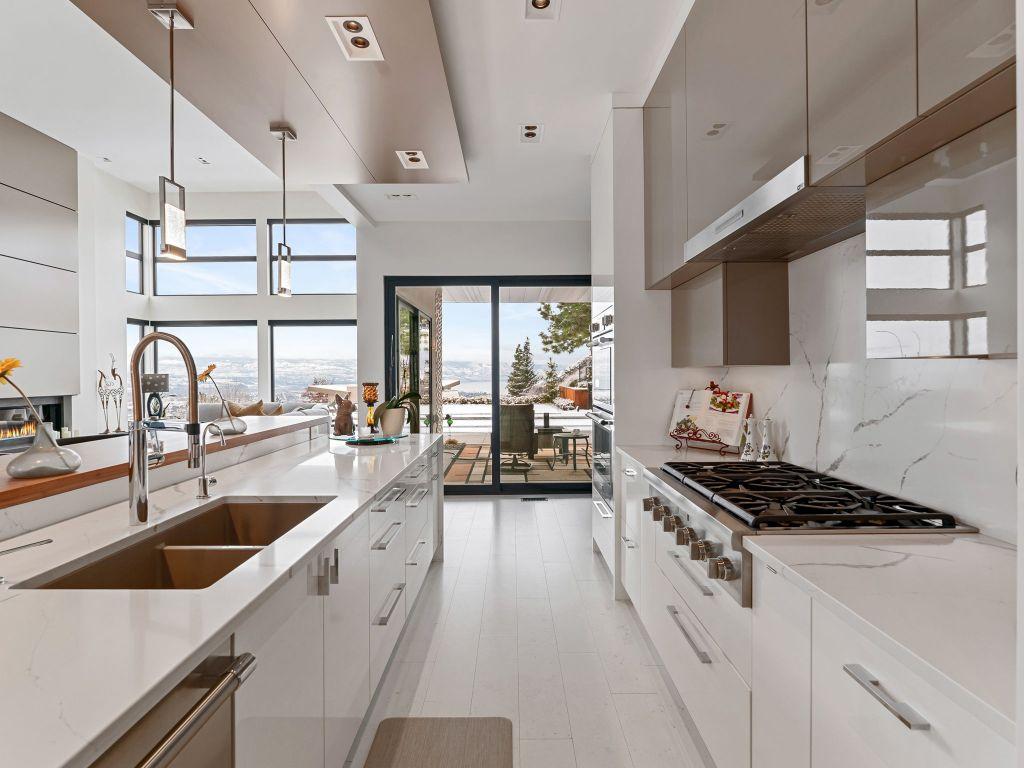 









722


Highpointe

Place,
Kelowna,




BC
V1V 2Y3

