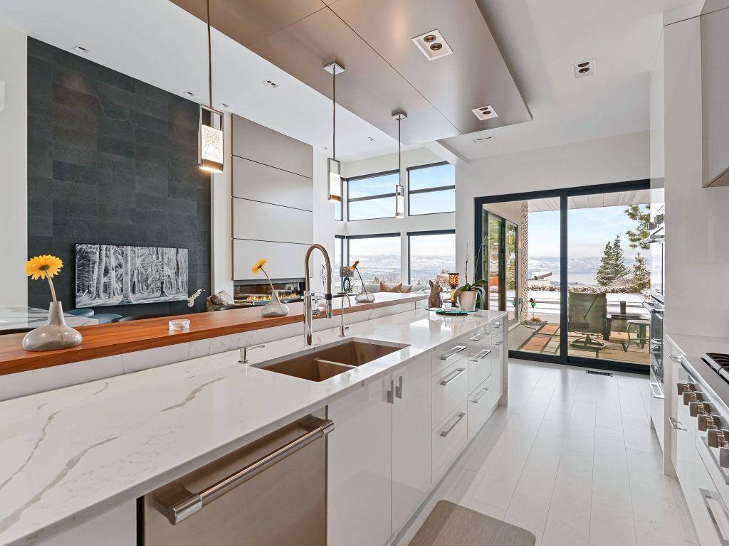 









722


Highpointe

Place,
Kelowna,




BC
V1V 2Y3

