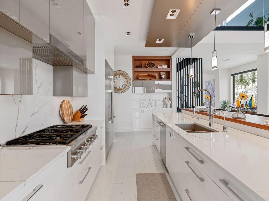 









722


Highpointe

Place,
Kelowna,




BC
V1V 2Y3

