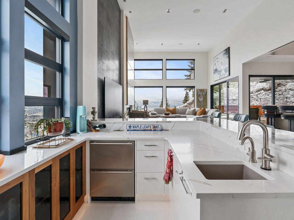 









722


Highpointe

Place,
Kelowna,




BC
V1V 2Y3

