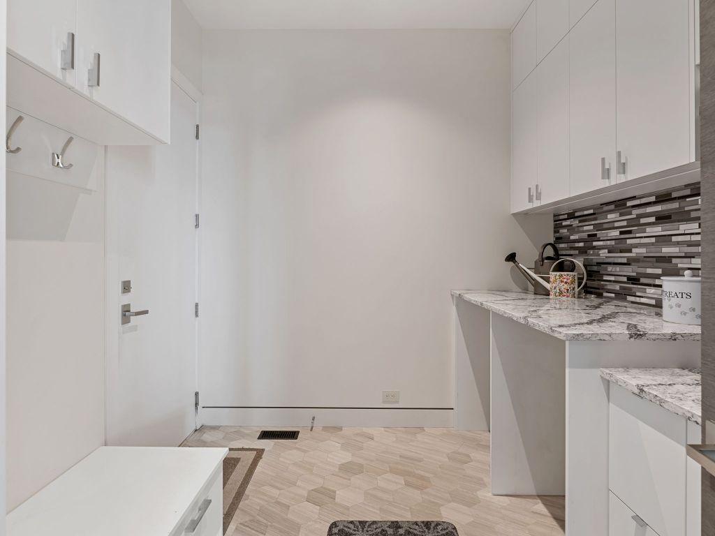 









722


Highpointe

Place,
Kelowna,




BC
V1V 2Y3

